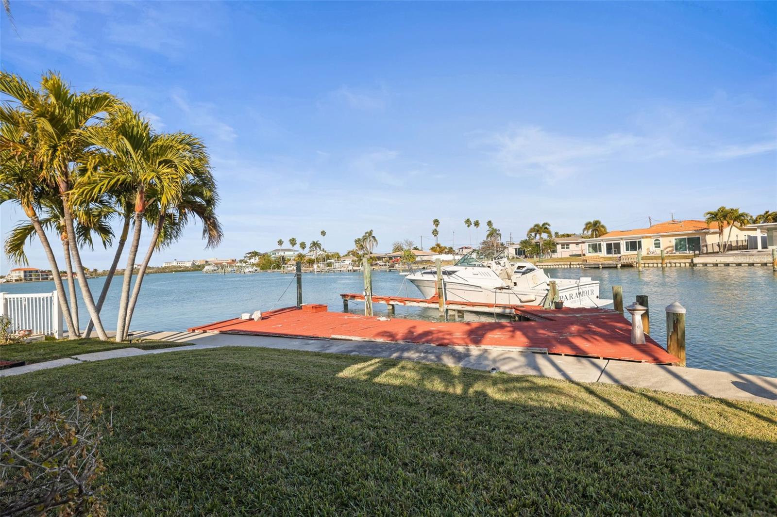 Listing photo id 5 for 645 Normandy Road