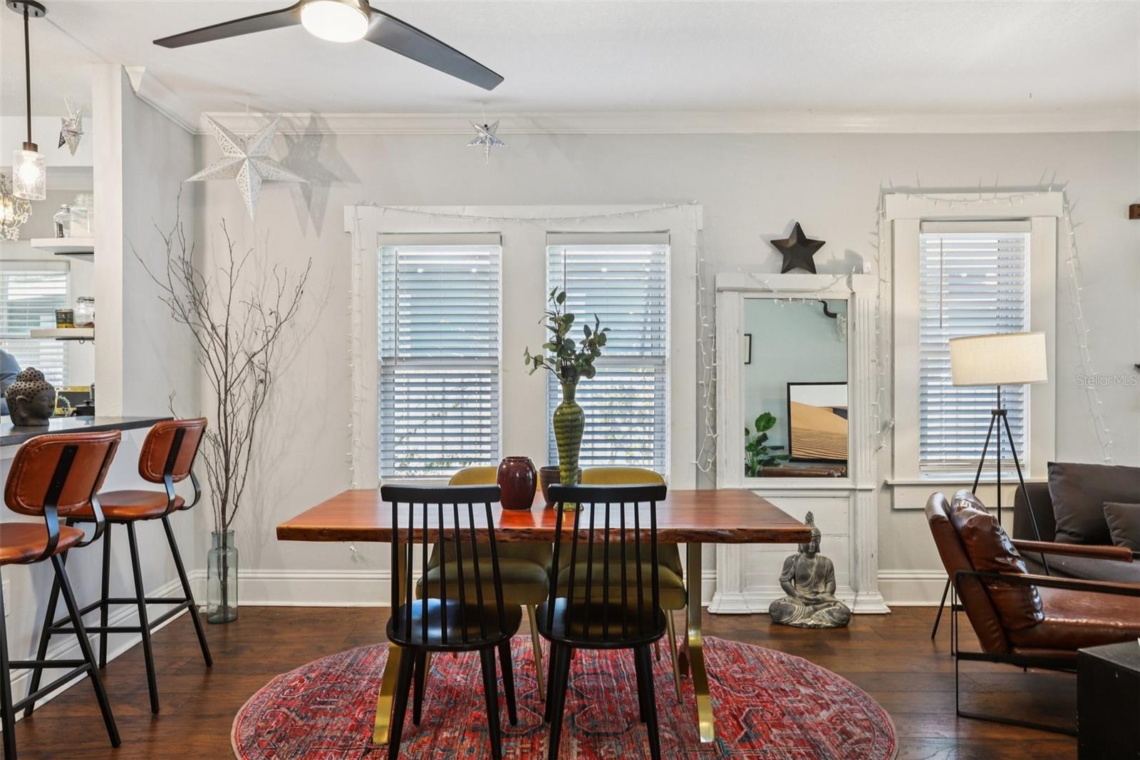 Listing photo id 11 for 202 Curtis Street