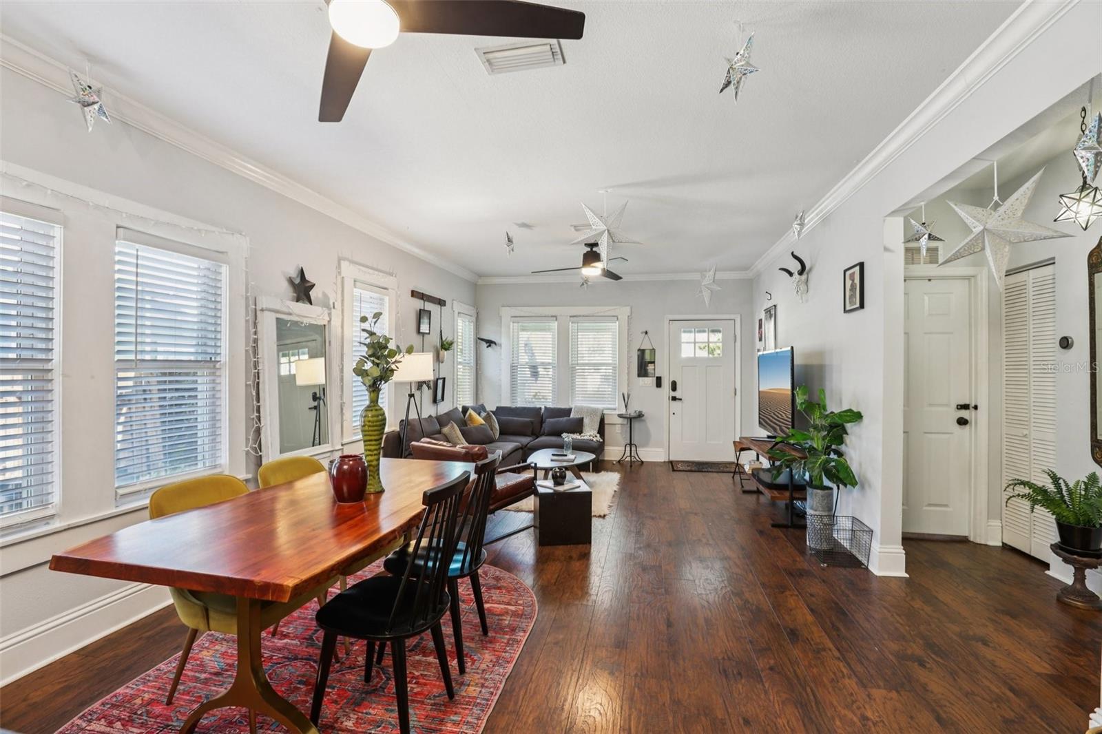 Listing photo id 12 for 202 Curtis Street