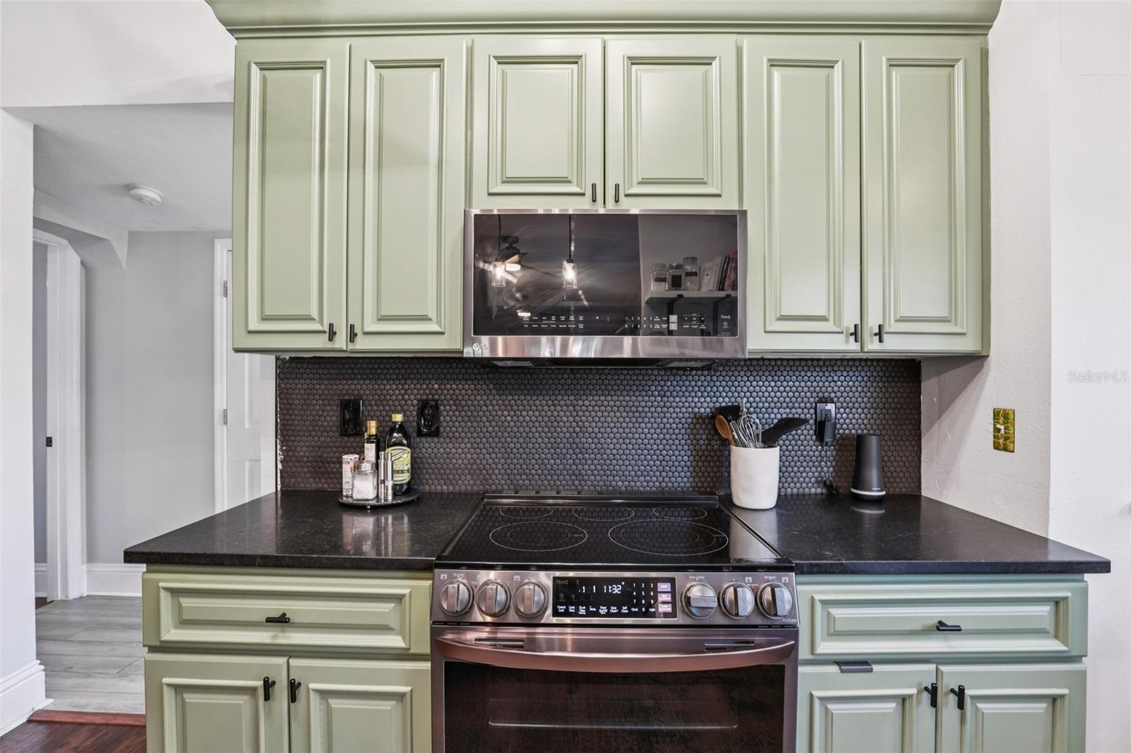 Listing photo id 16 for 202 Curtis Street