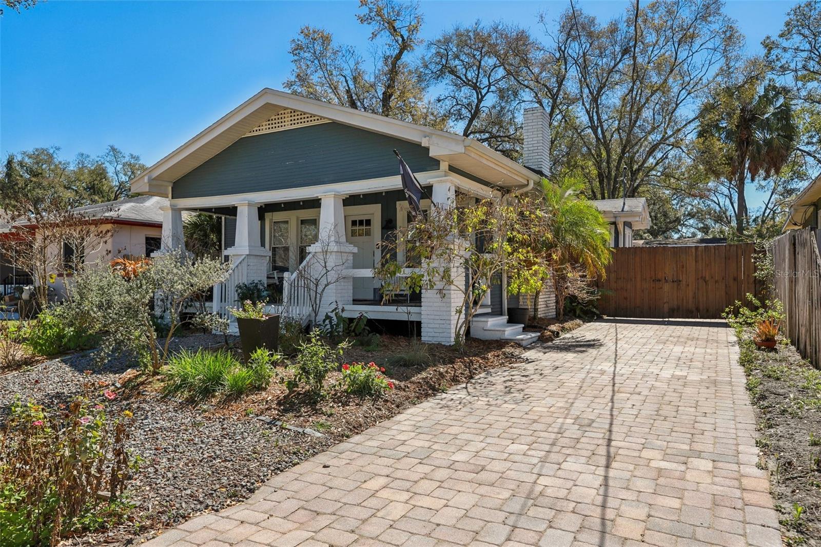 Listing photo id 0 for 202 Curtis Street