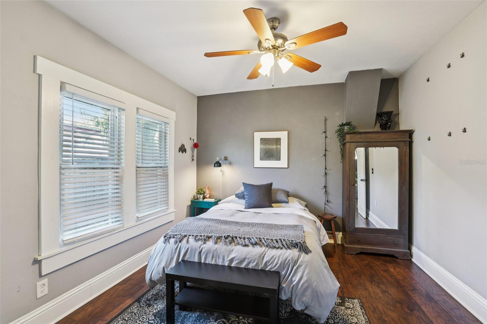 Listing photo id 23 for 202 Curtis Street