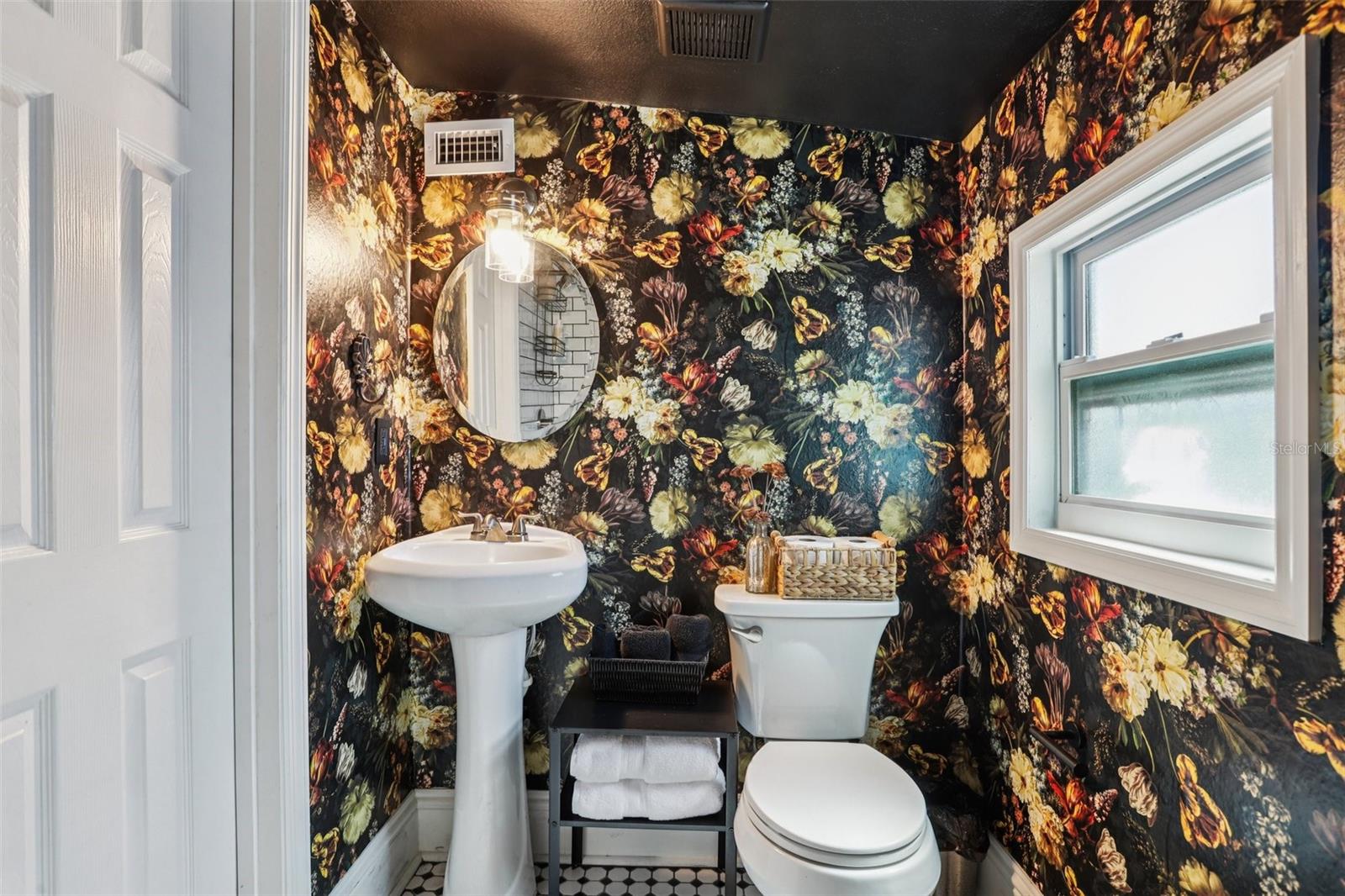 Listing photo id 26 for 202 Curtis Street