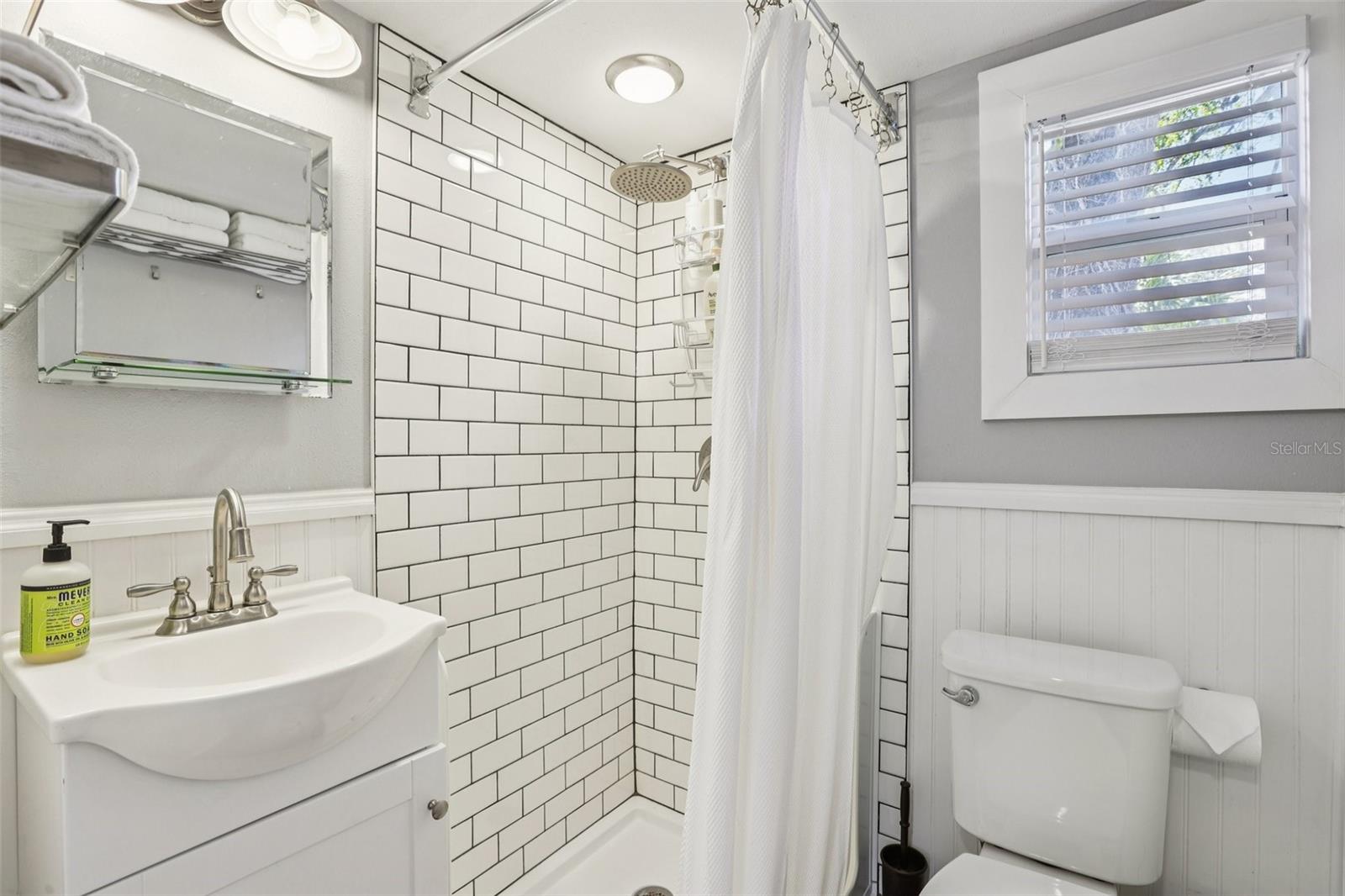 Listing photo id 29 for 202 Curtis Street