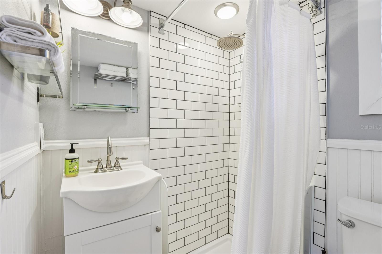 Listing photo id 30 for 202 Curtis Street