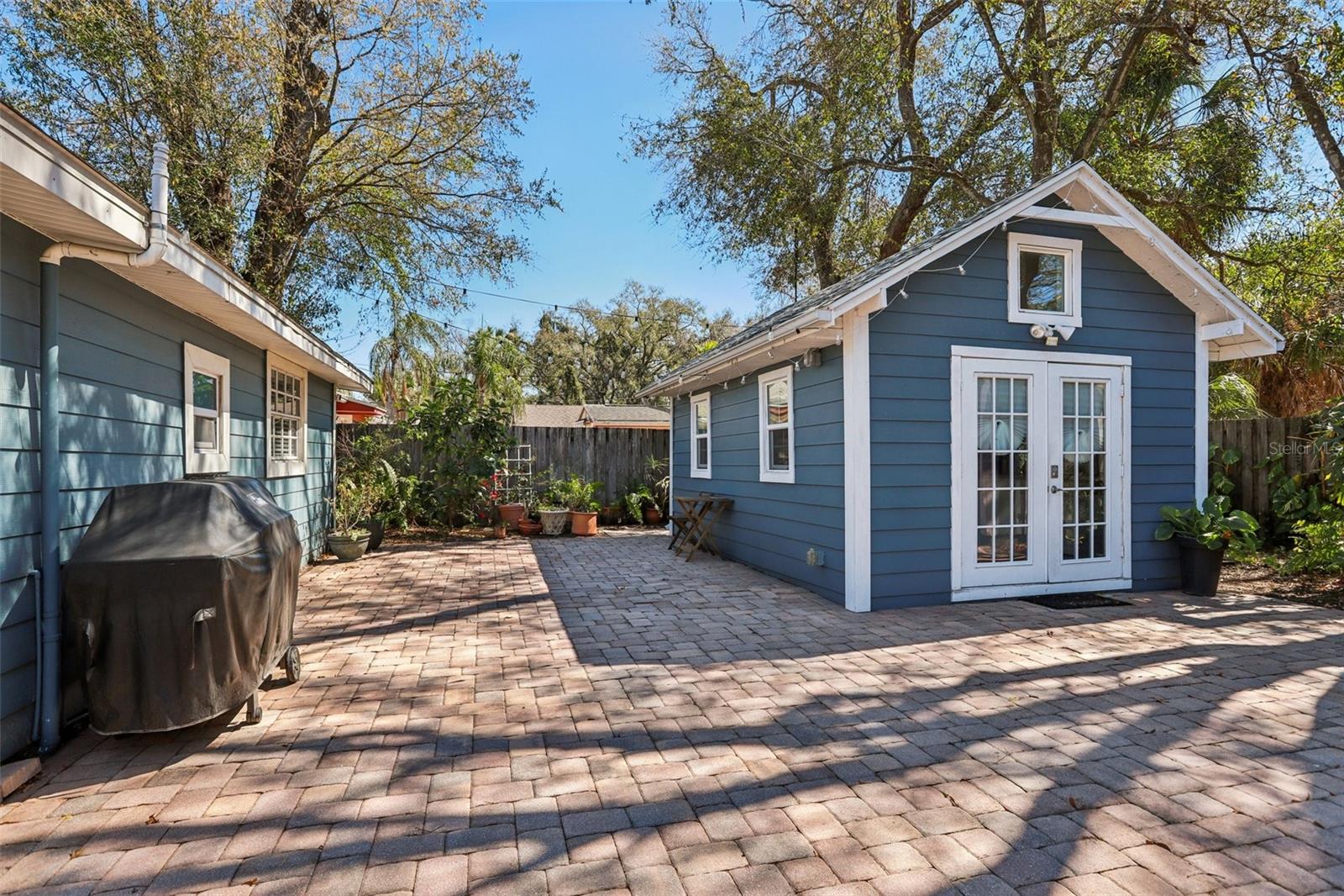 Listing photo id 34 for 202 Curtis Street