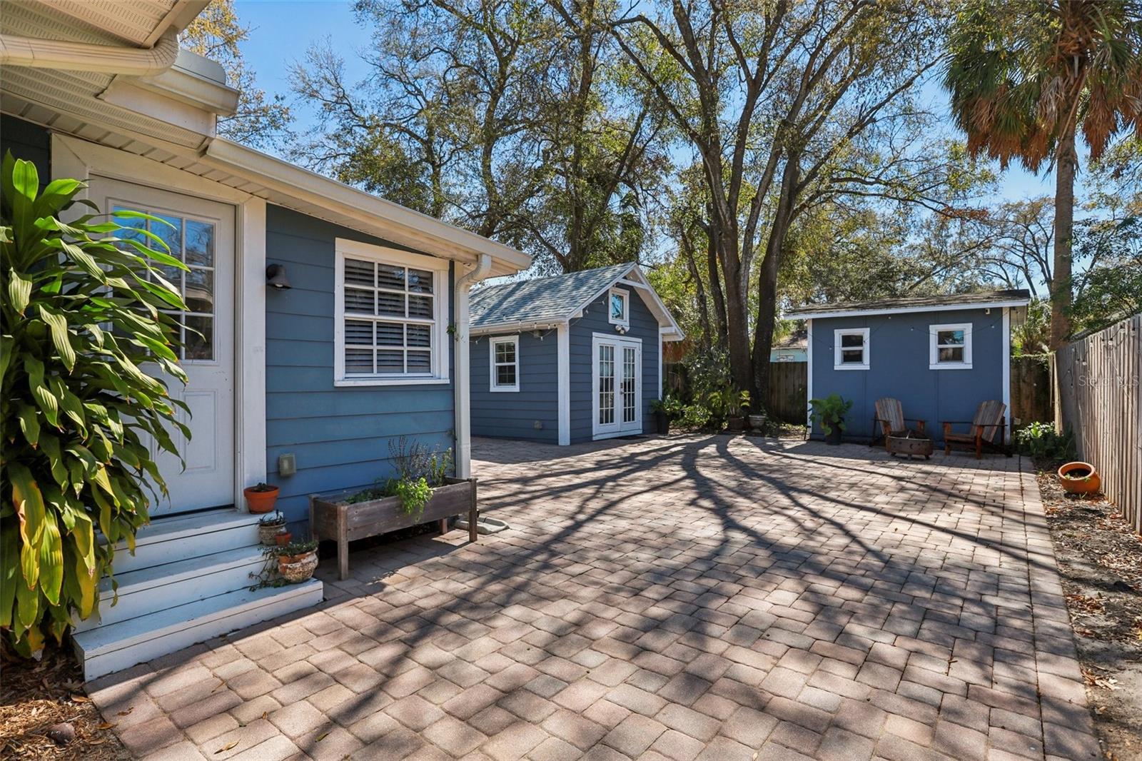 Listing photo id 36 for 202 Curtis Street