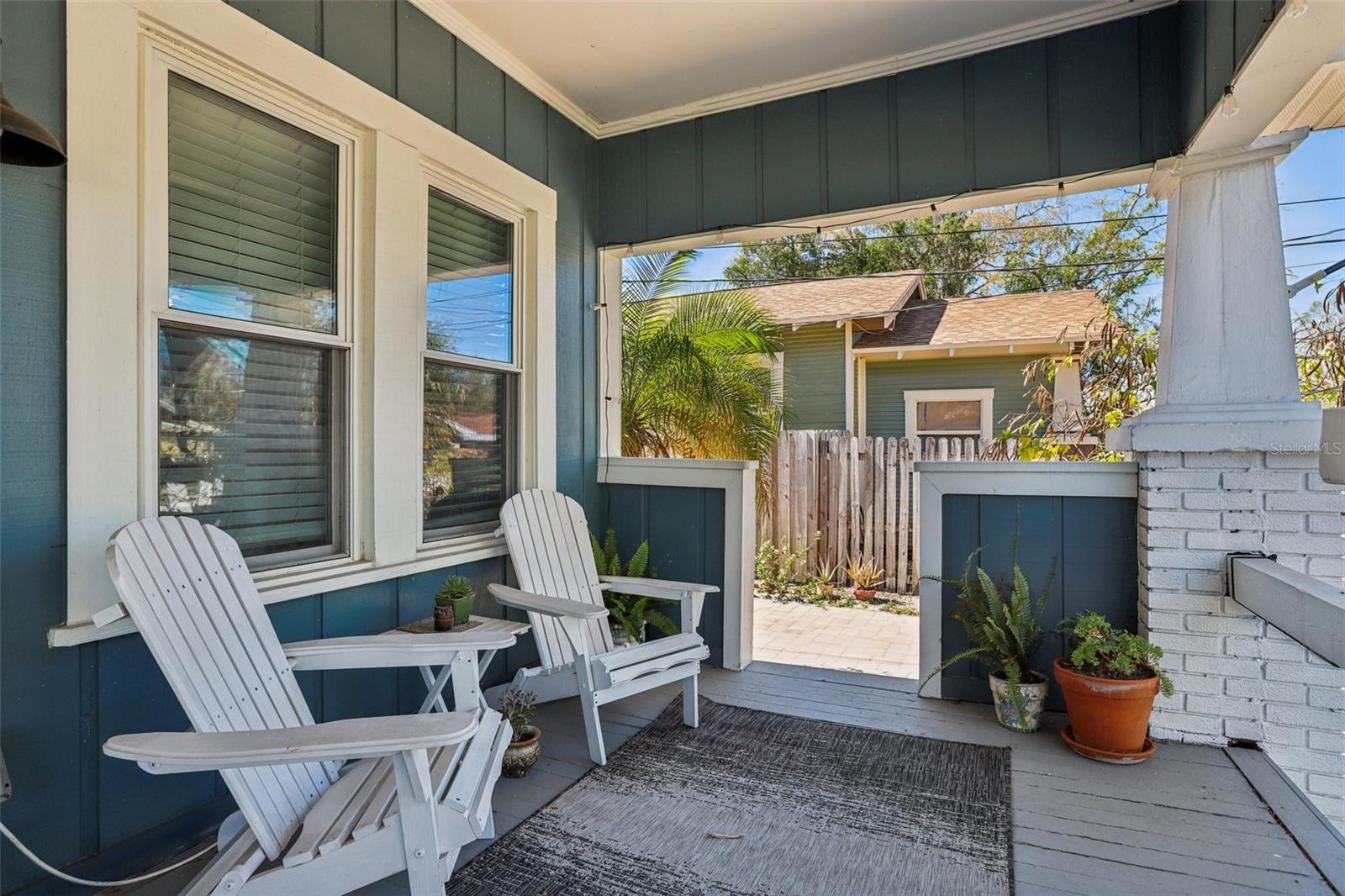 Listing photo id 2 for 202 Curtis Street