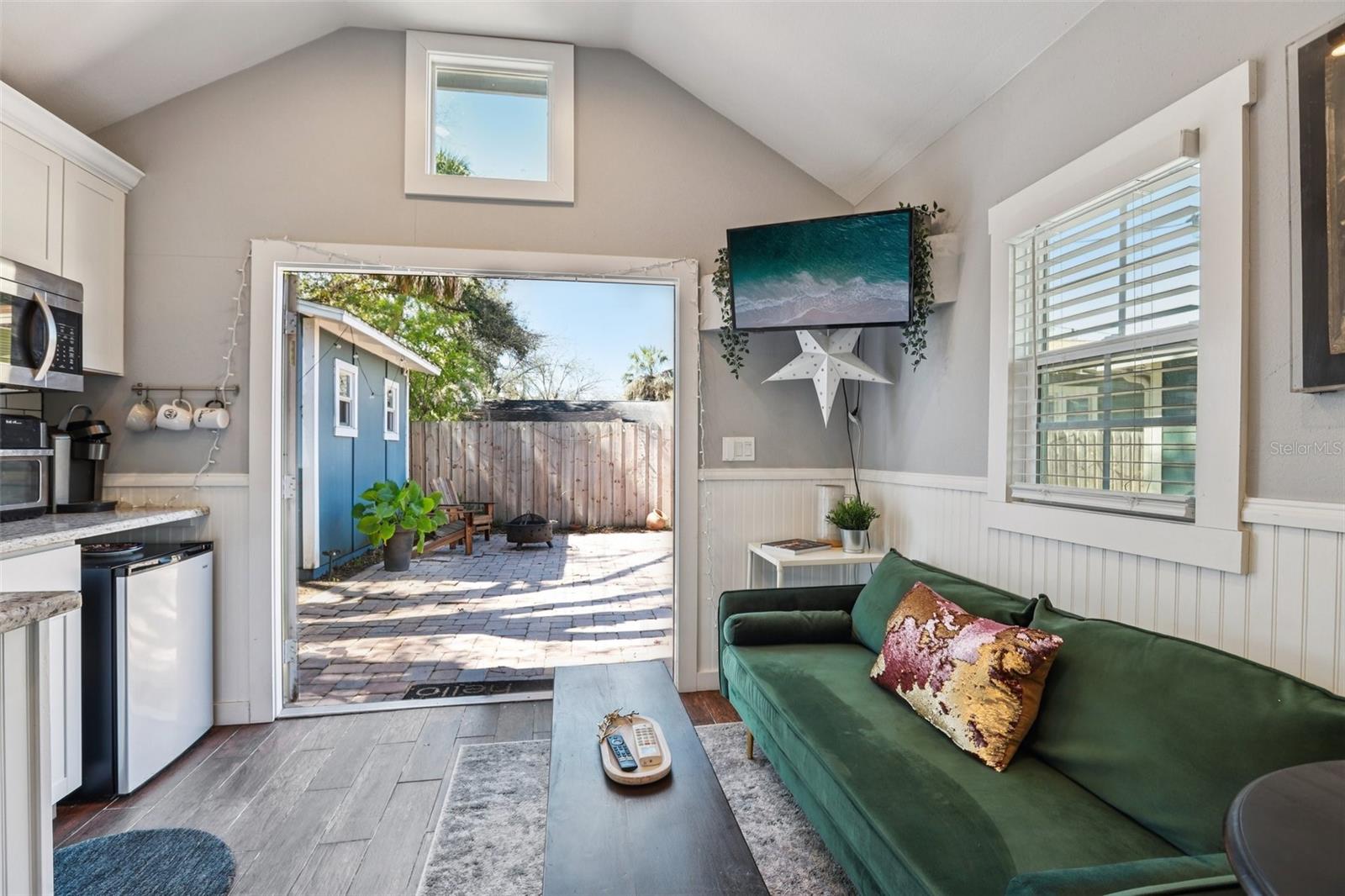 Listing photo id 42 for 202 Curtis Street