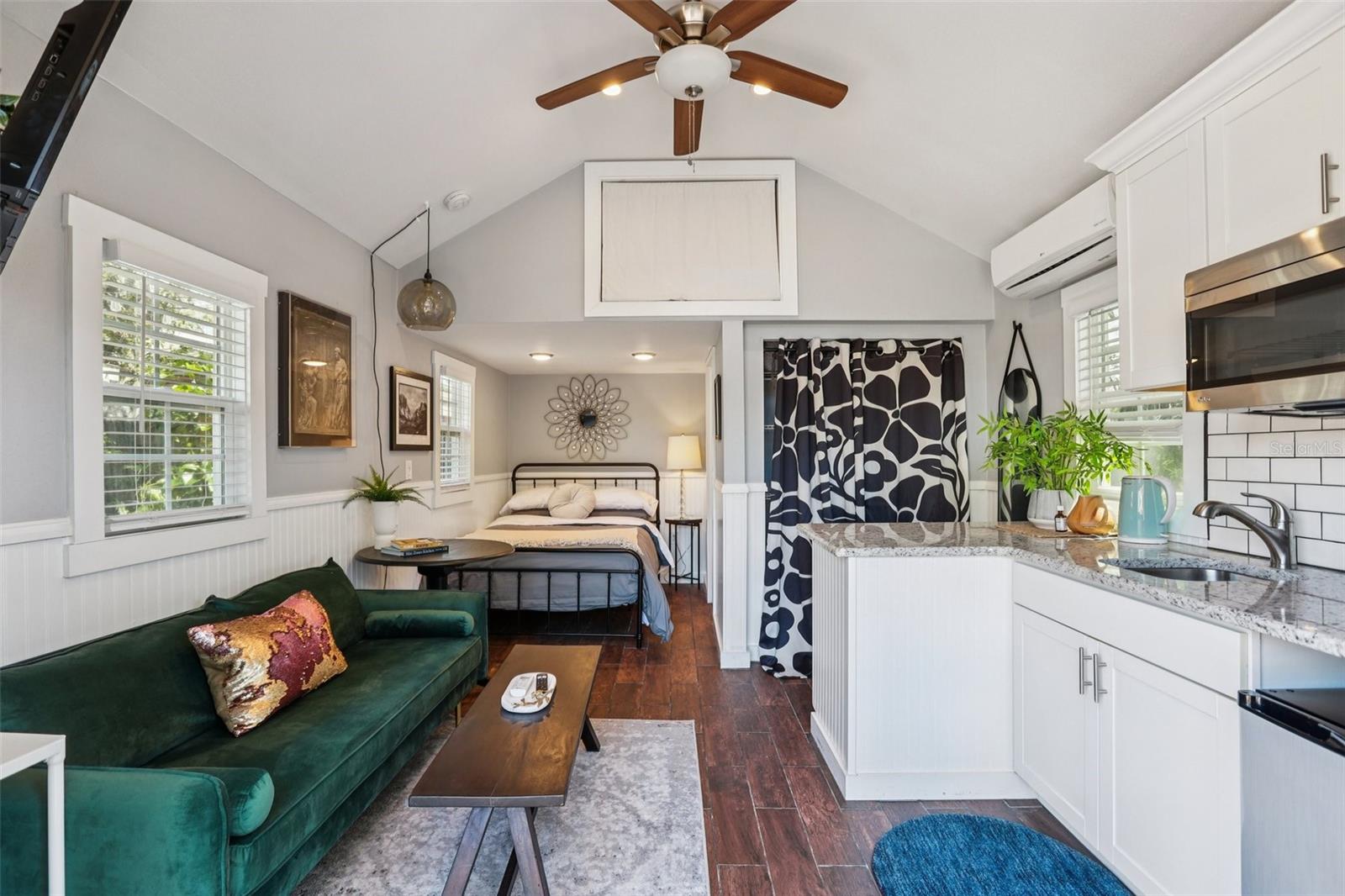 Listing photo id 43 for 202 Curtis Street