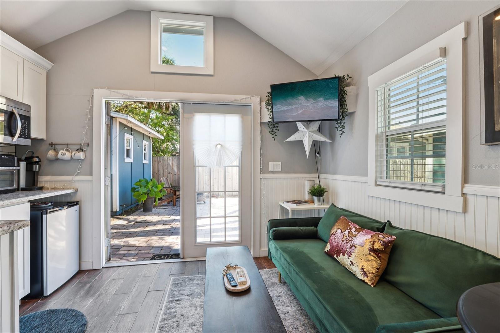 Listing photo id 47 for 202 Curtis Street