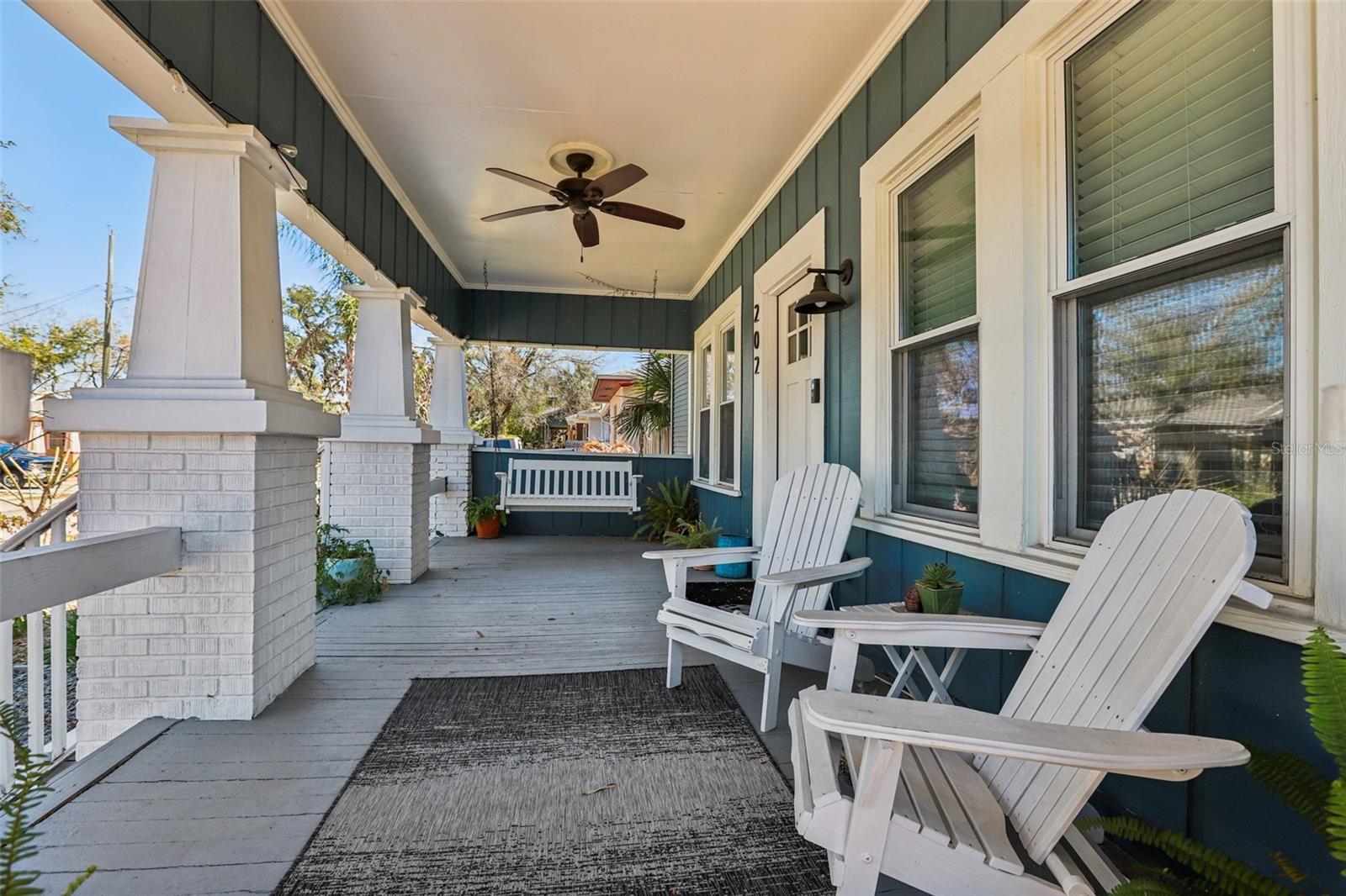 Listing photo id 3 for 202 Curtis Street