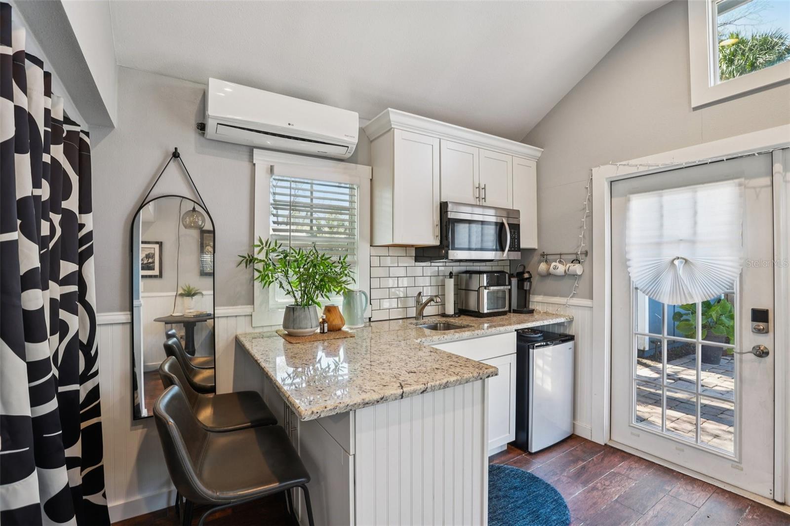 Listing photo id 48 for 202 Curtis Street