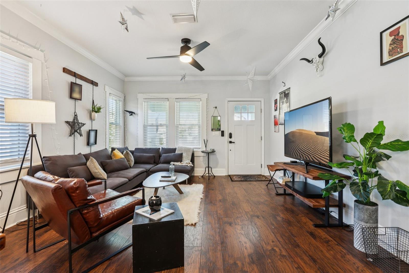 Listing photo id 5 for 202 Curtis Street