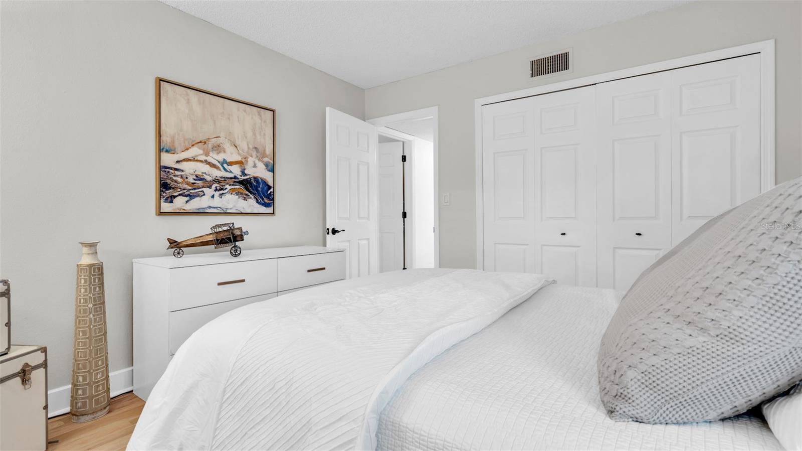 Image 24 of 37 For 10192 Seminole Island Drive 10192