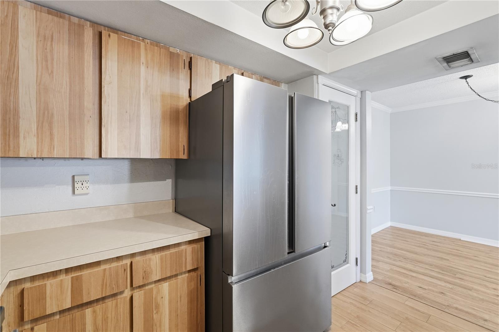 Listing photo id 8 for 8131 Braddock Circle 1