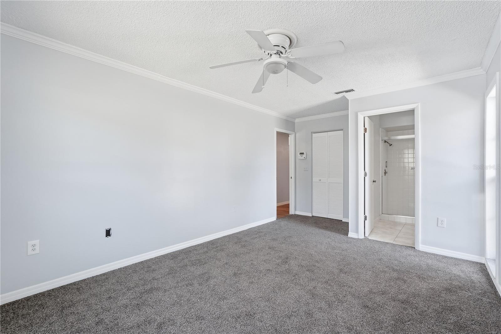 Listing photo id 10 for 8131 Braddock Circle 1