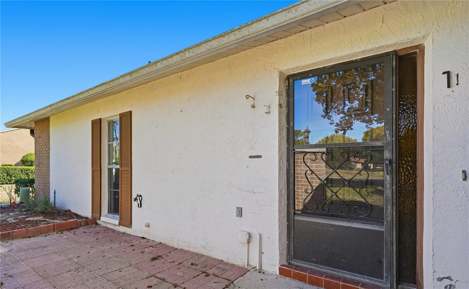 Listing photo id 1 for 8131 Braddock Circle 1