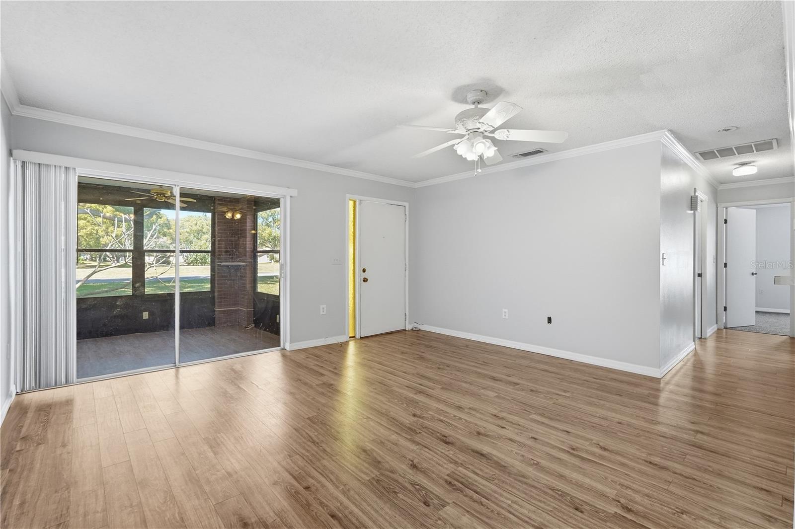 Listing photo id 2 for 8131 Braddock Circle 1