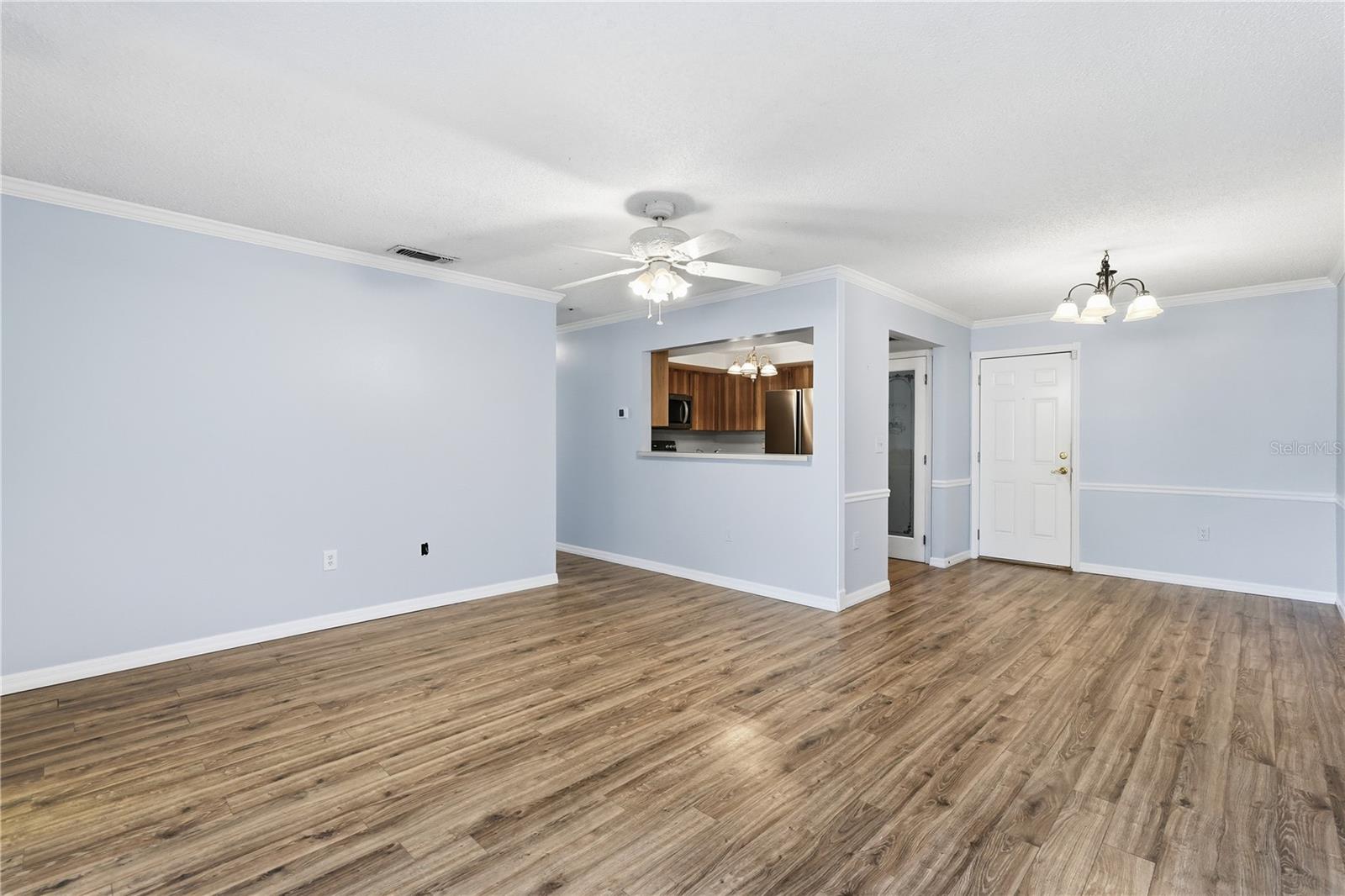 Listing photo id 3 for 8131 Braddock Circle 1