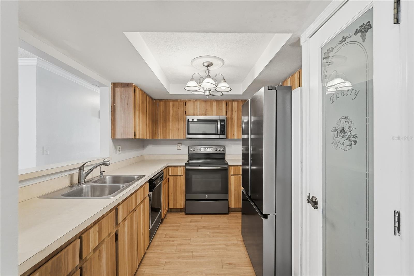 Listing photo id 5 for 8131 Braddock Circle 1