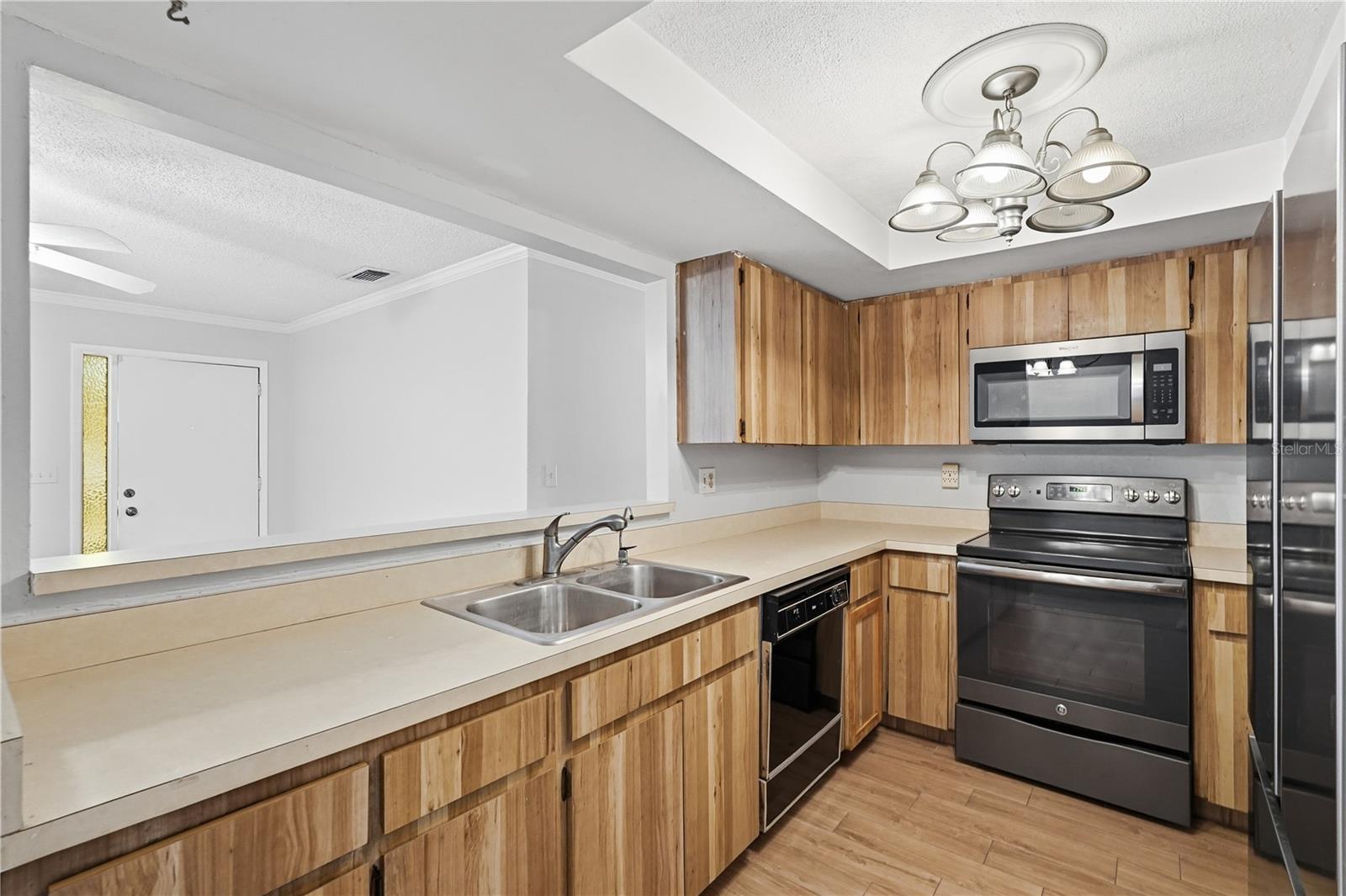 Listing photo id 6 for 8131 Braddock Circle 1