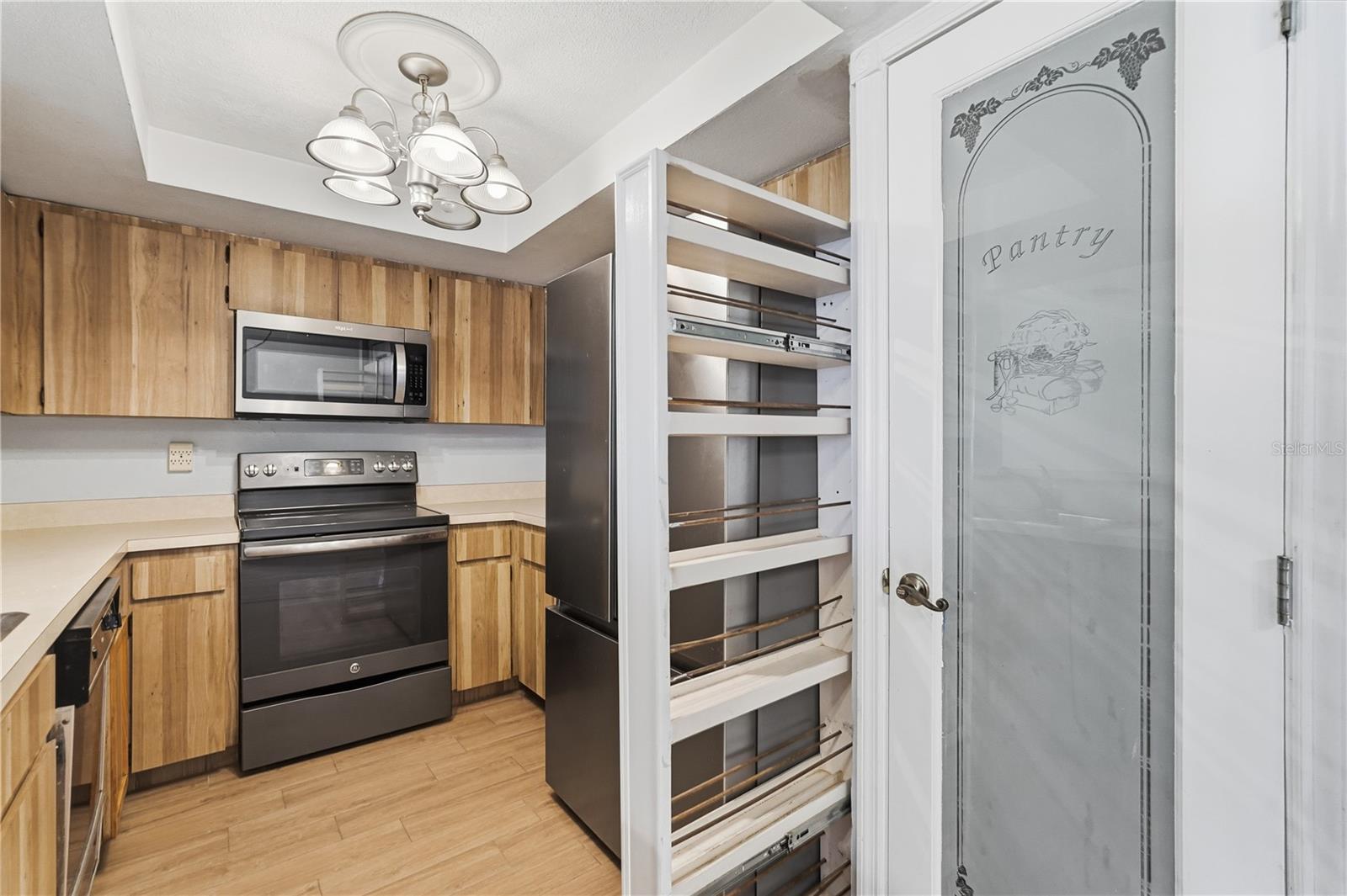 Listing photo id 7 for 8131 Braddock Circle 1