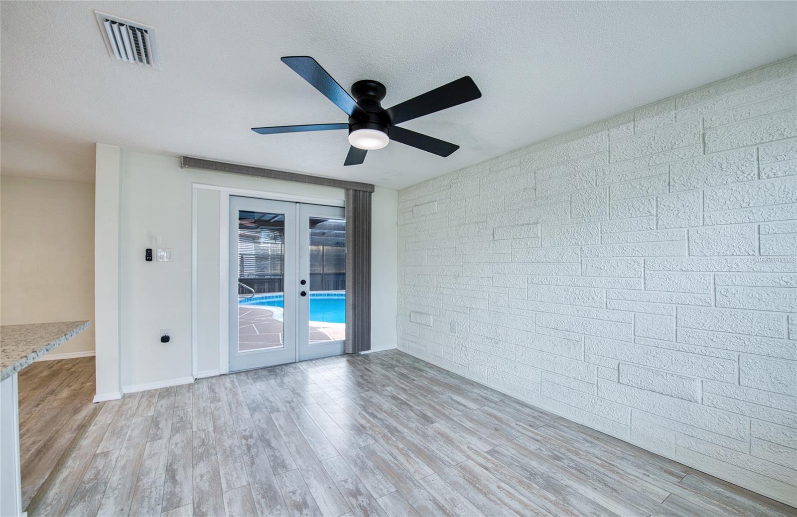 Image 21 of 47 For 9825 Aetna Lane