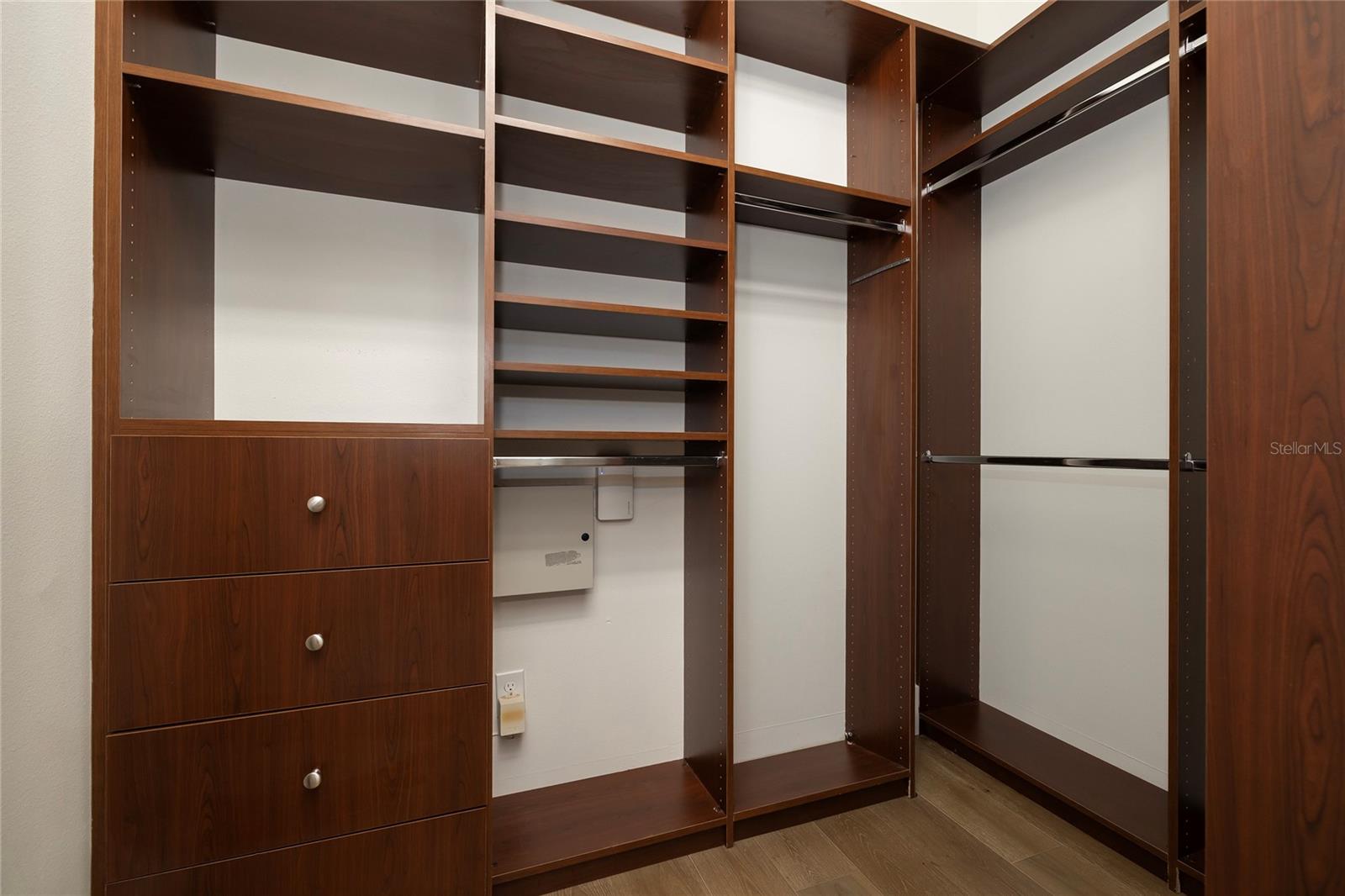 Listing photo id 15 for 17253 Breeders Cup Drive