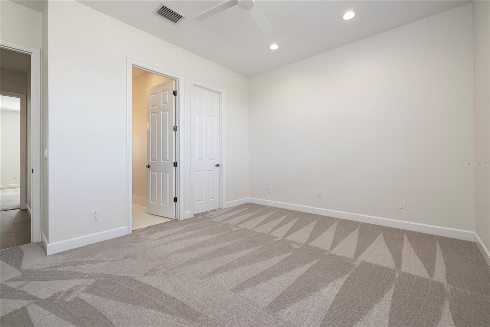 Listing photo id 16 for 17253 Breeders Cup Drive