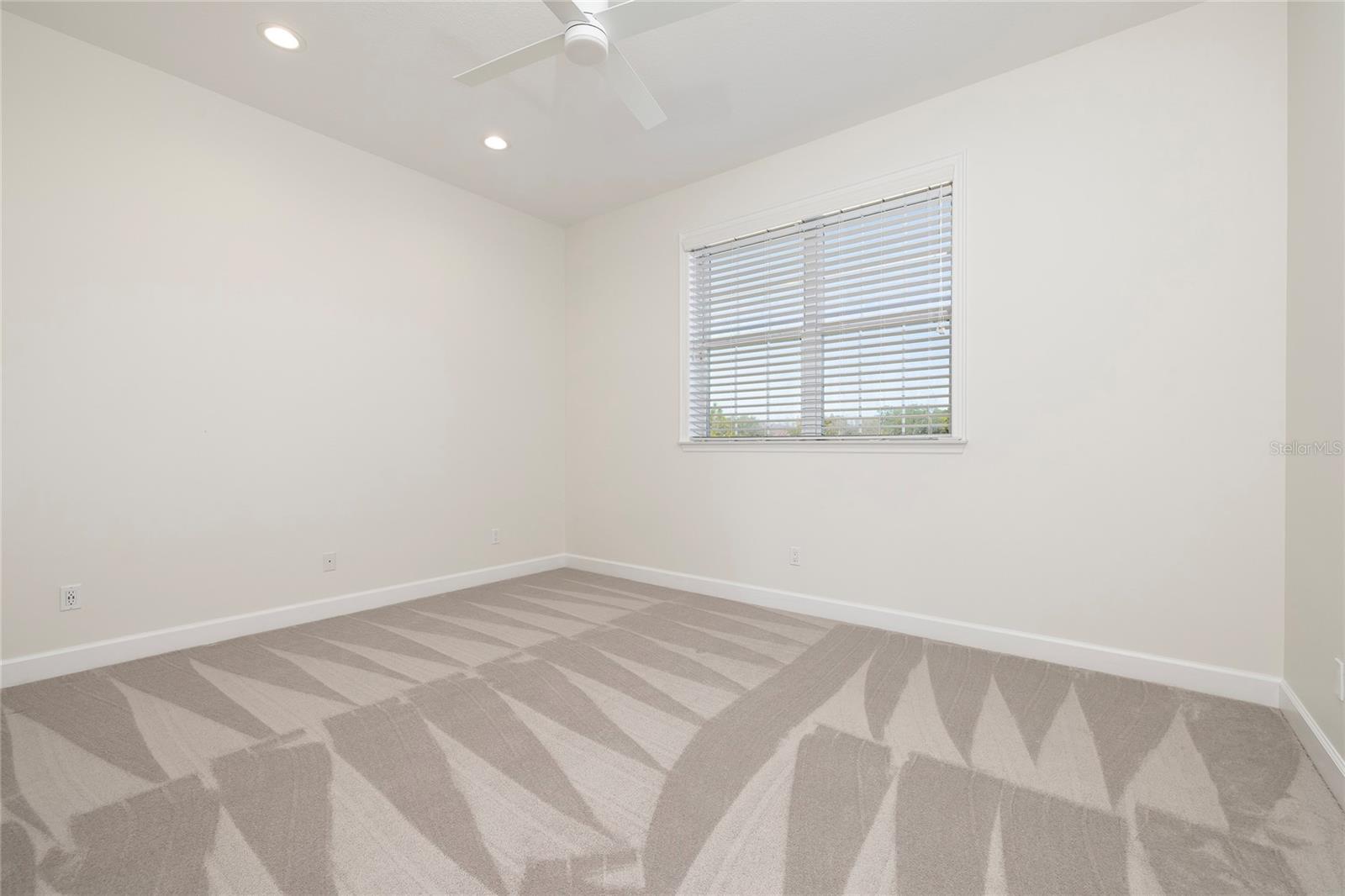 Listing photo id 17 for 17253 Breeders Cup Drive