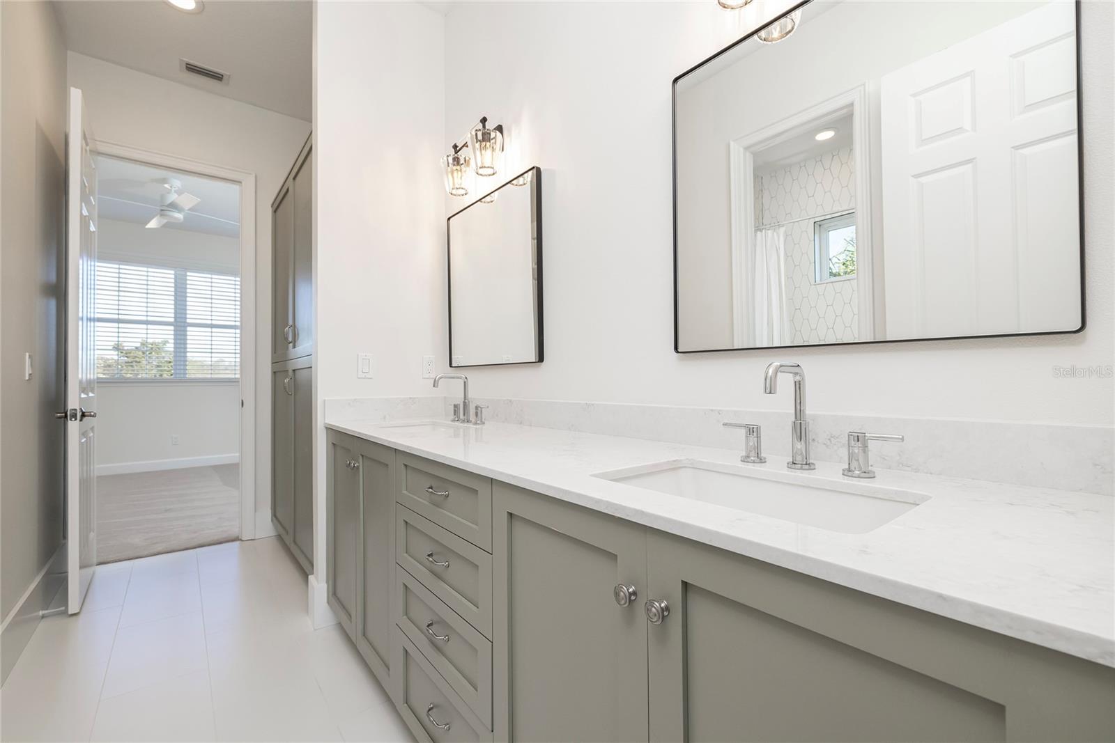 Listing photo id 18 for 17253 Breeders Cup Drive