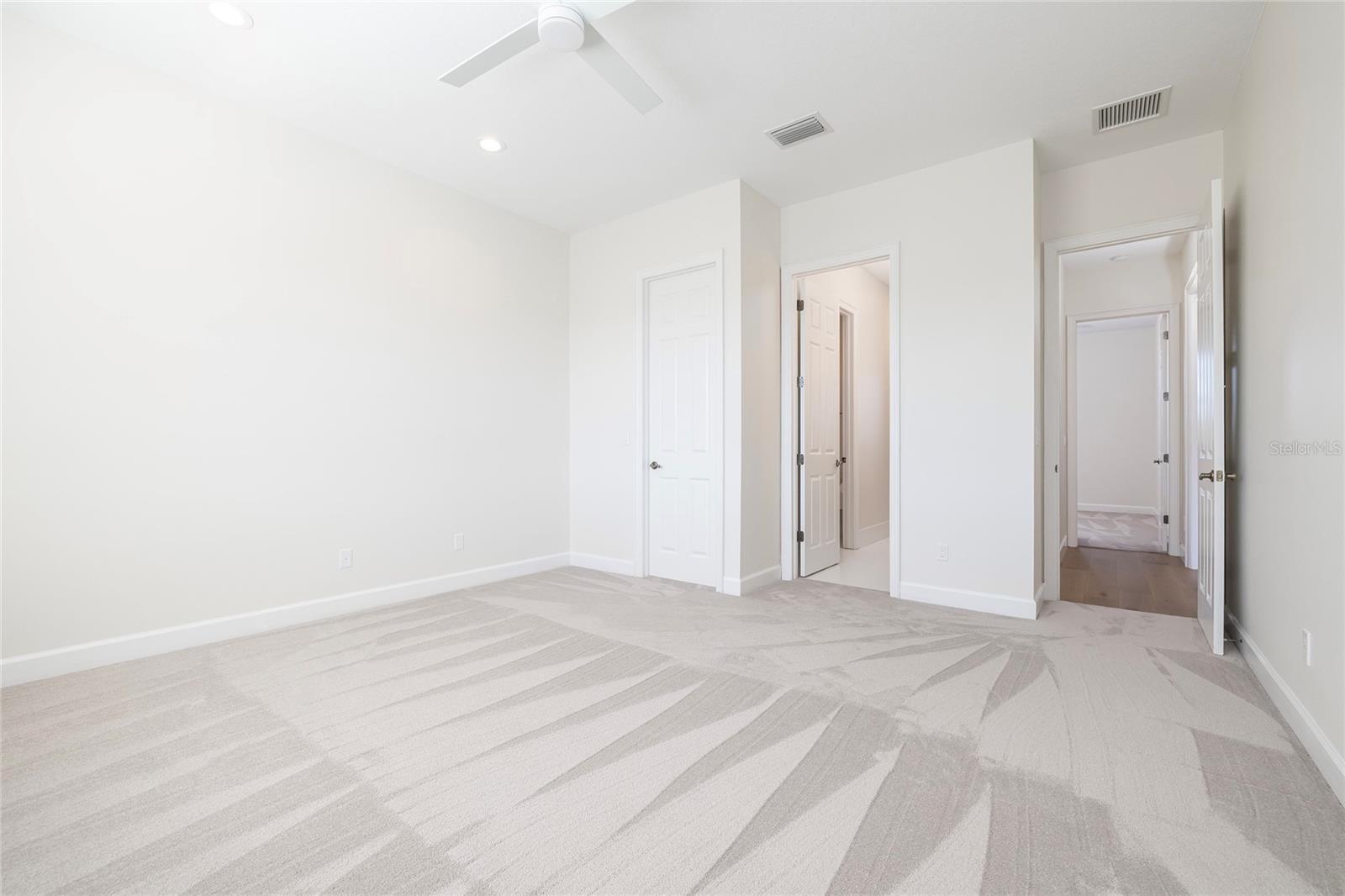 Listing photo id 20 for 17253 Breeders Cup Drive