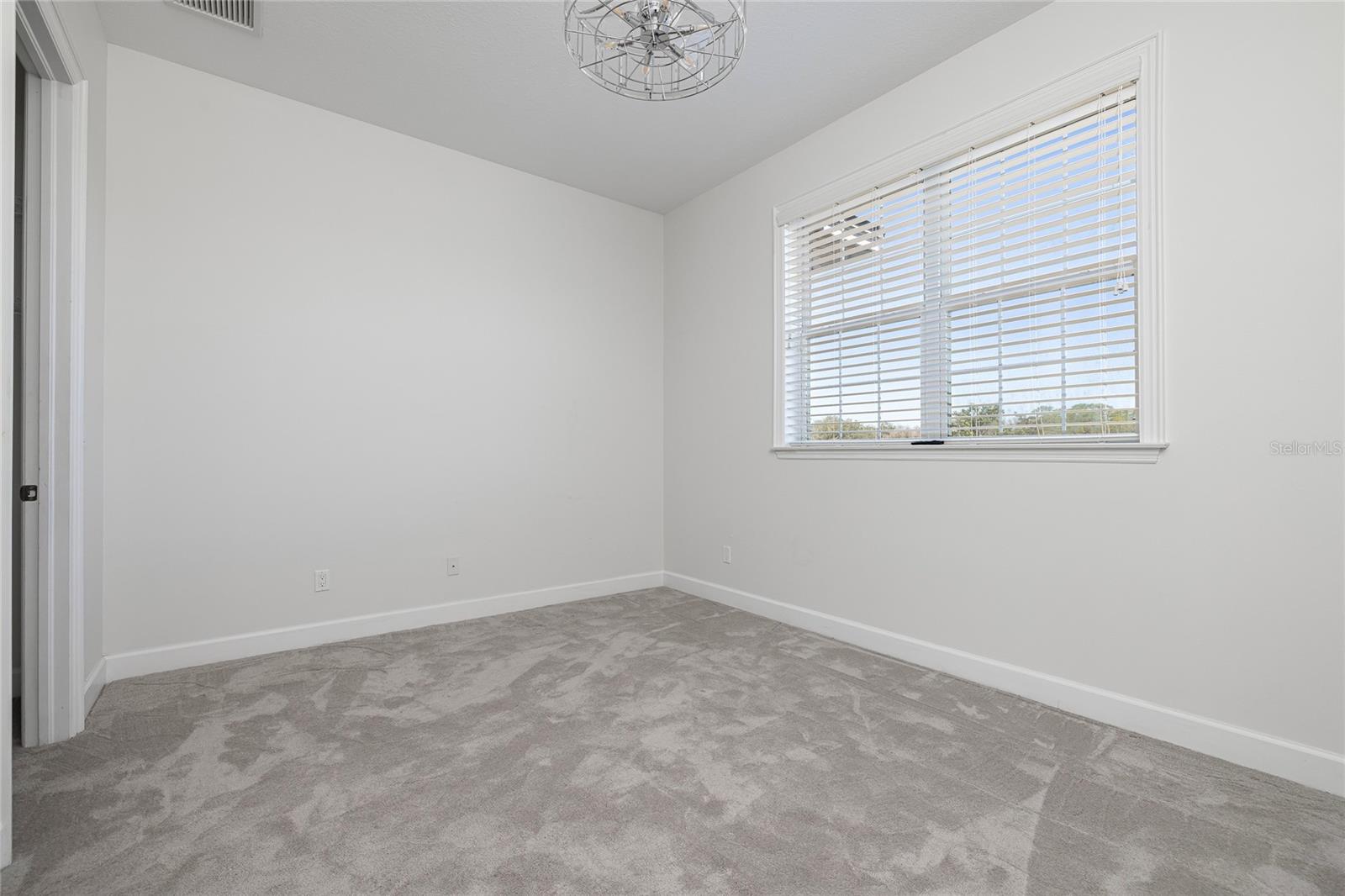 Listing photo id 21 for 17253 Breeders Cup Drive