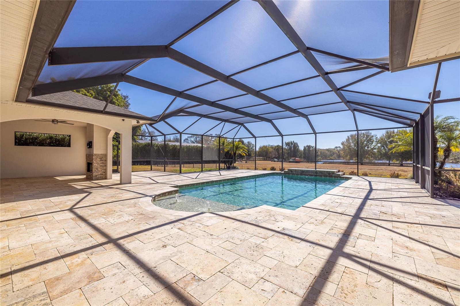 Listing photo id 37 for 17253 Breeders Cup Drive