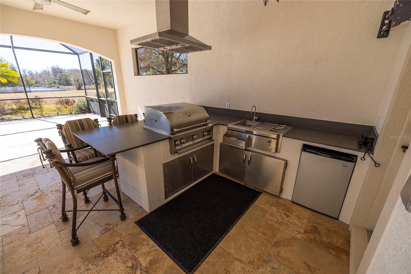 Listing photo id 44 for 17253 Breeders Cup Drive