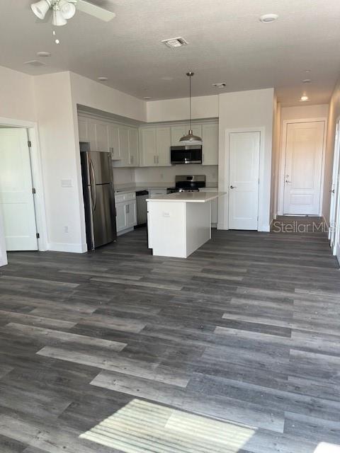 Image 3 of 11 For 2104 Columbus Drive 204