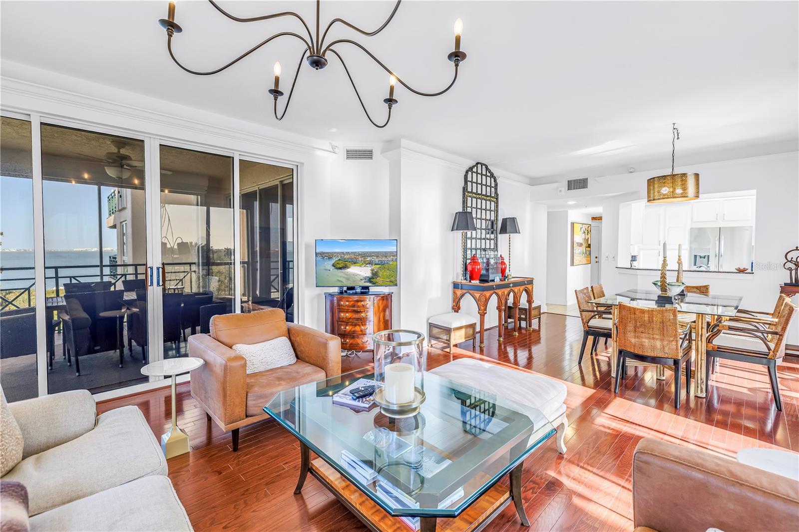 Listing photo id 8 for 4737 Dolphin Cay Lane S 401