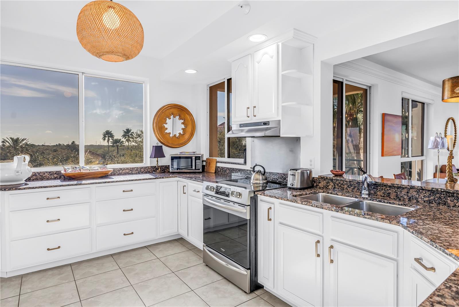 Listing photo id 12 for 4737 Dolphin Cay Lane S 401