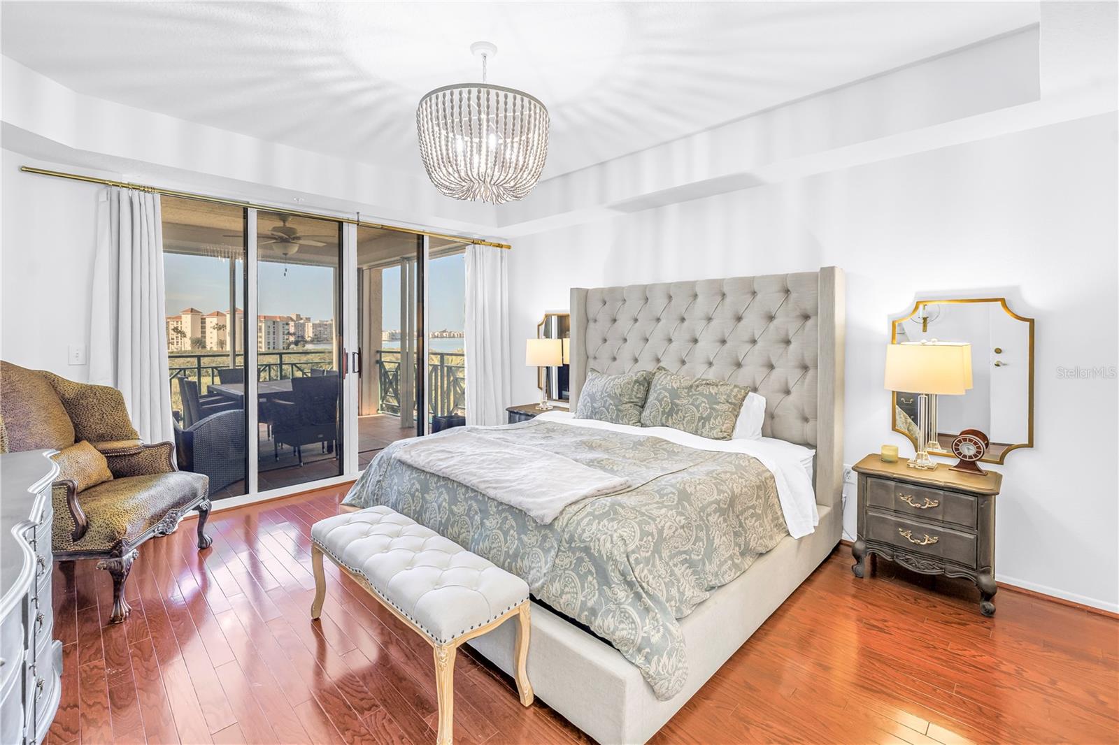 Listing photo id 14 for 4737 Dolphin Cay Lane S 401