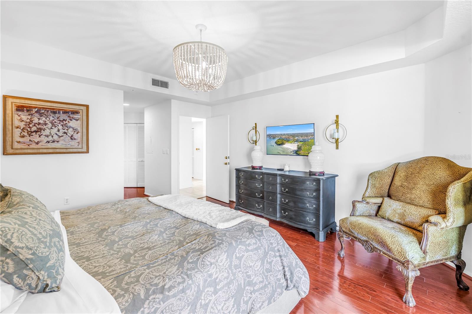 Listing photo id 15 for 4737 Dolphin Cay Lane S 401