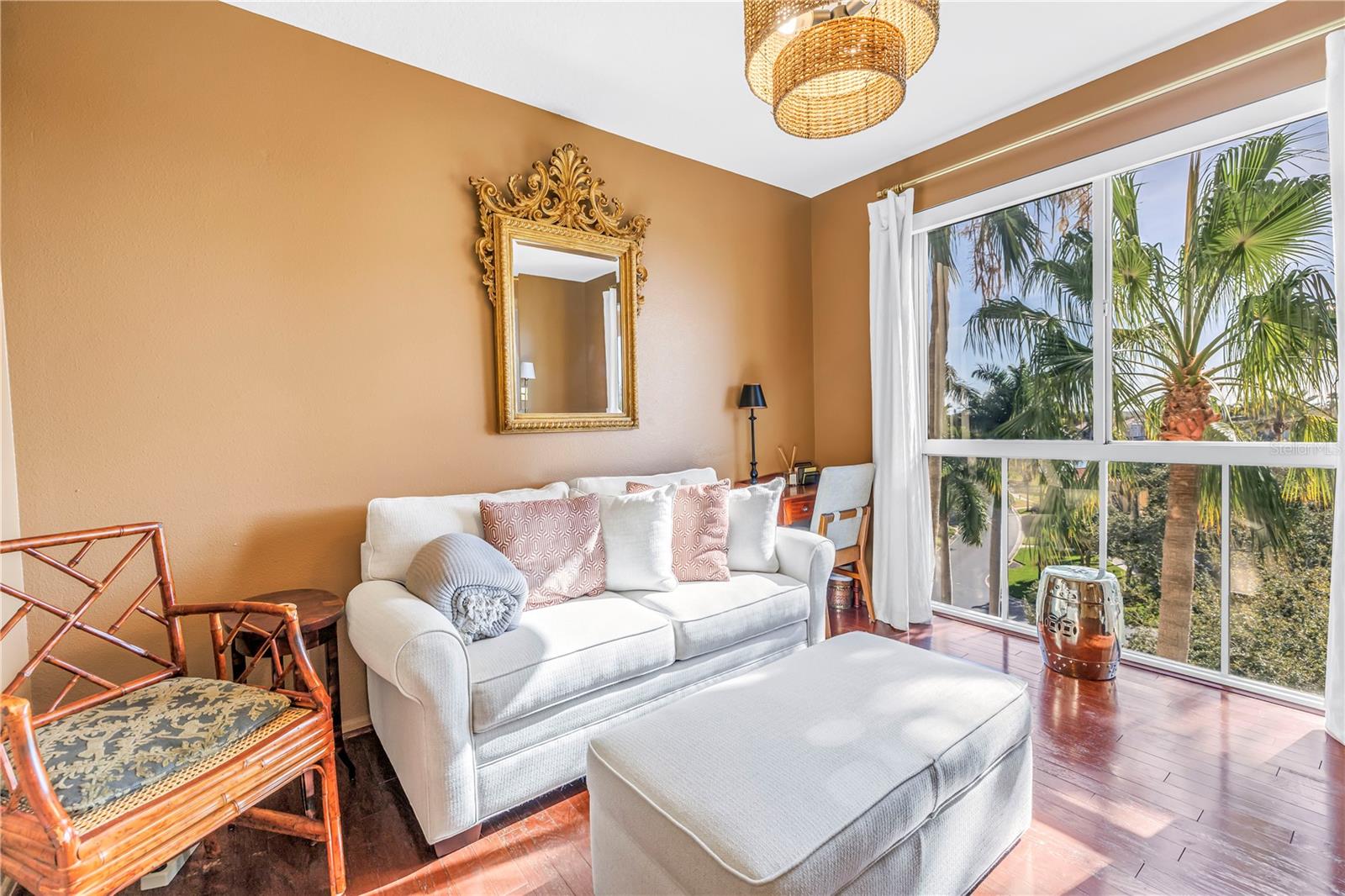 Listing photo id 19 for 4737 Dolphin Cay Lane S 401