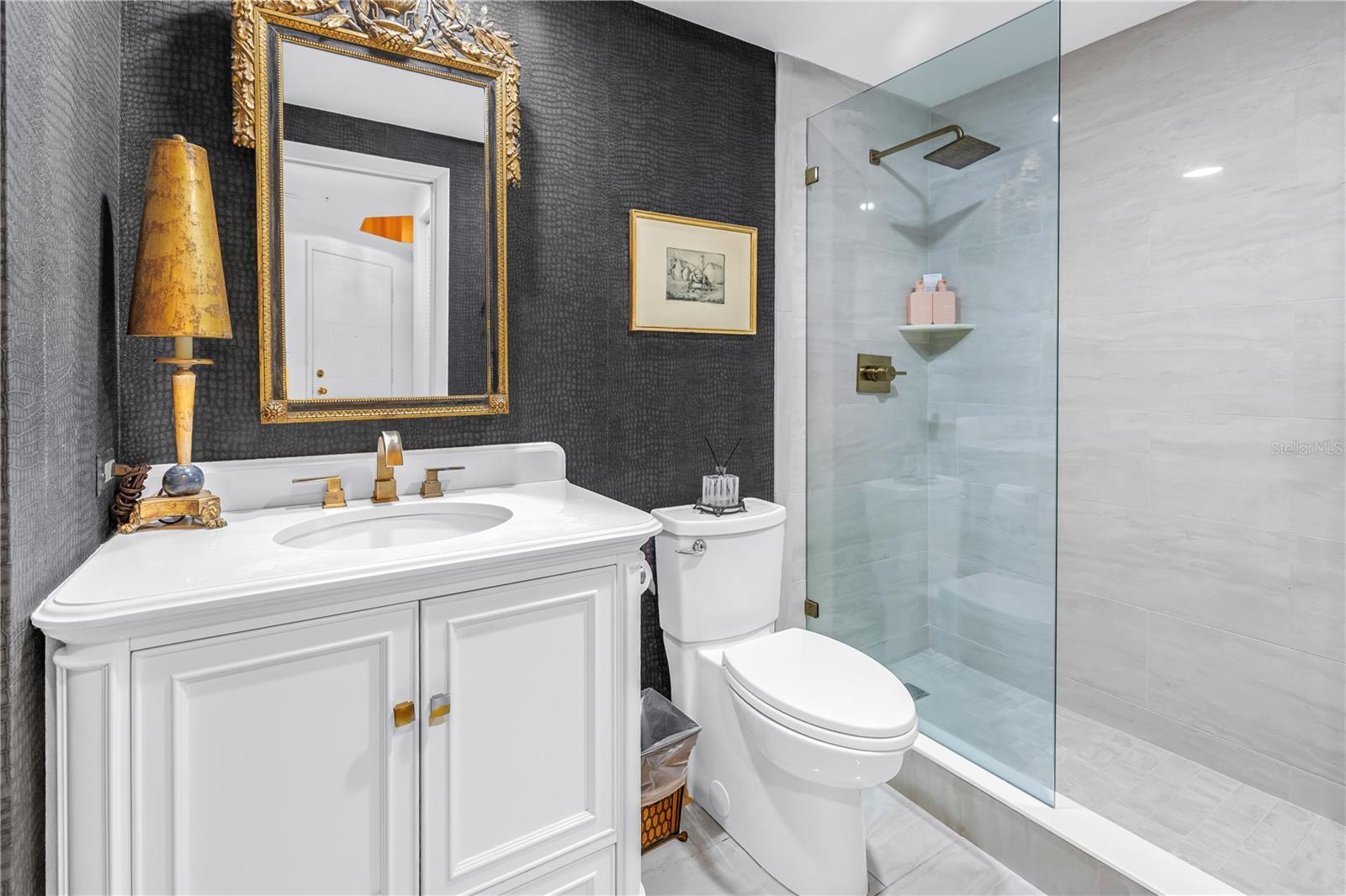 Listing photo id 20 for 4737 Dolphin Cay Lane S 401