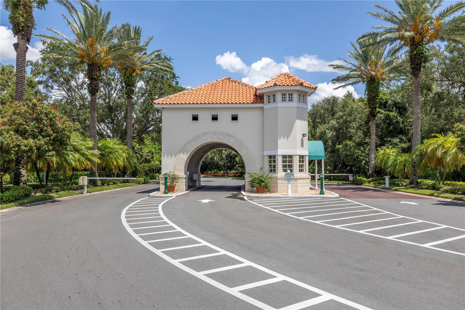 Listing photo id 23 for 4737 Dolphin Cay Lane S 401