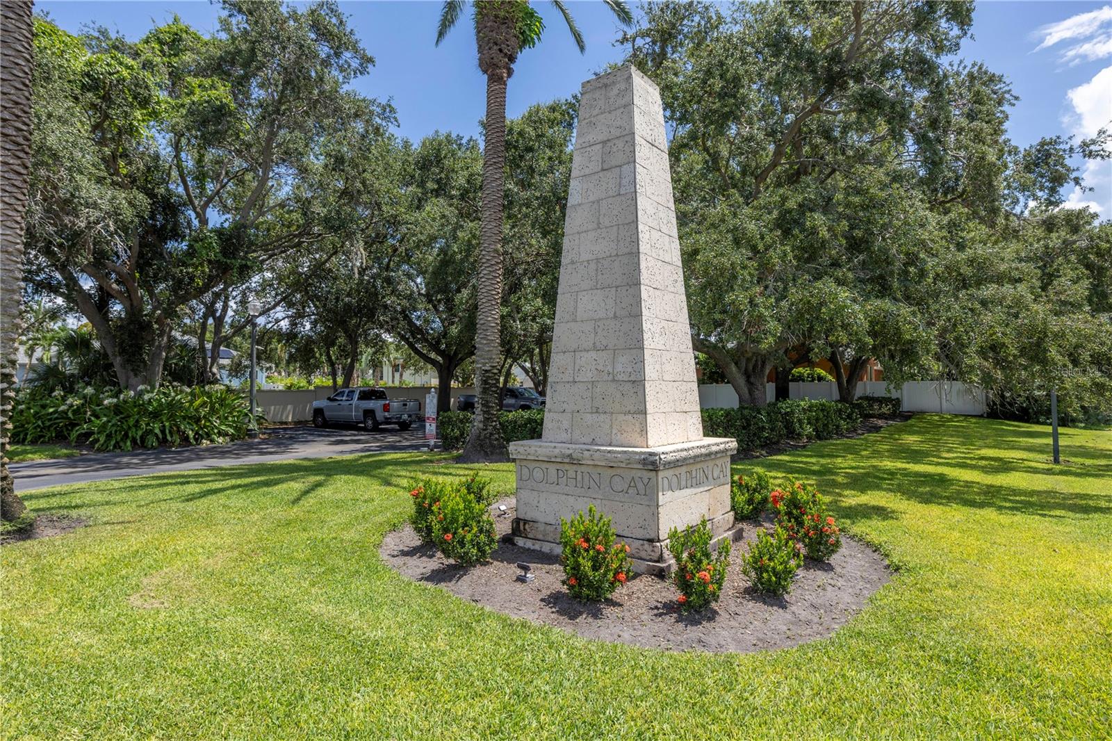 Listing photo id 24 for 4737 Dolphin Cay Lane S 401