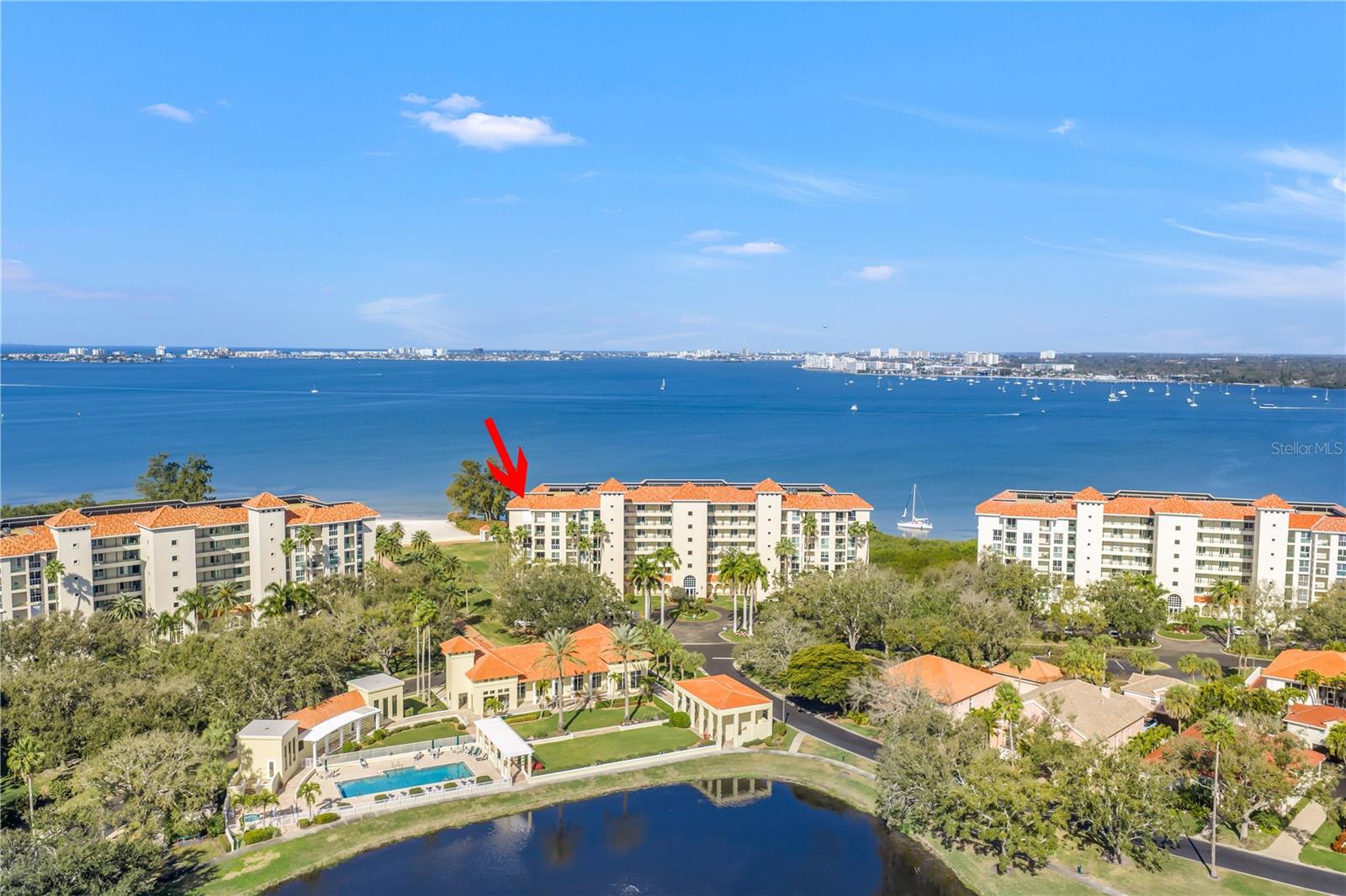 Listing photo id 36 for 4737 Dolphin Cay Lane S 401