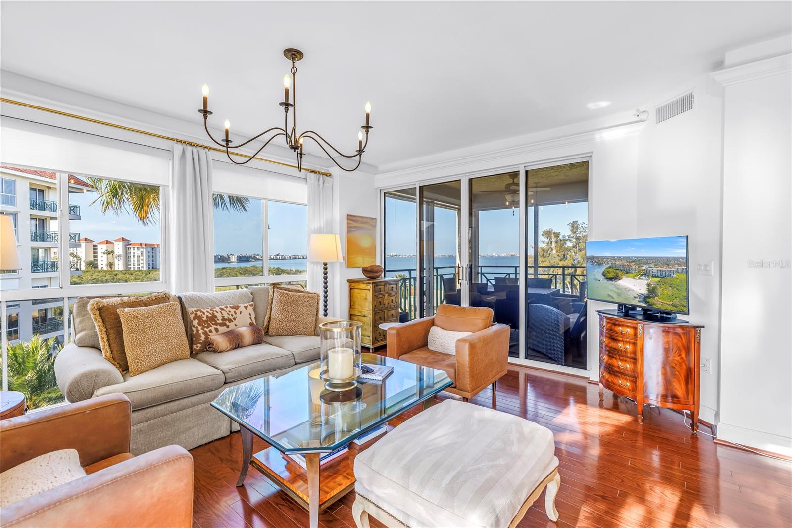 Listing photo id 3 for 4737 Dolphin Cay Lane S 401