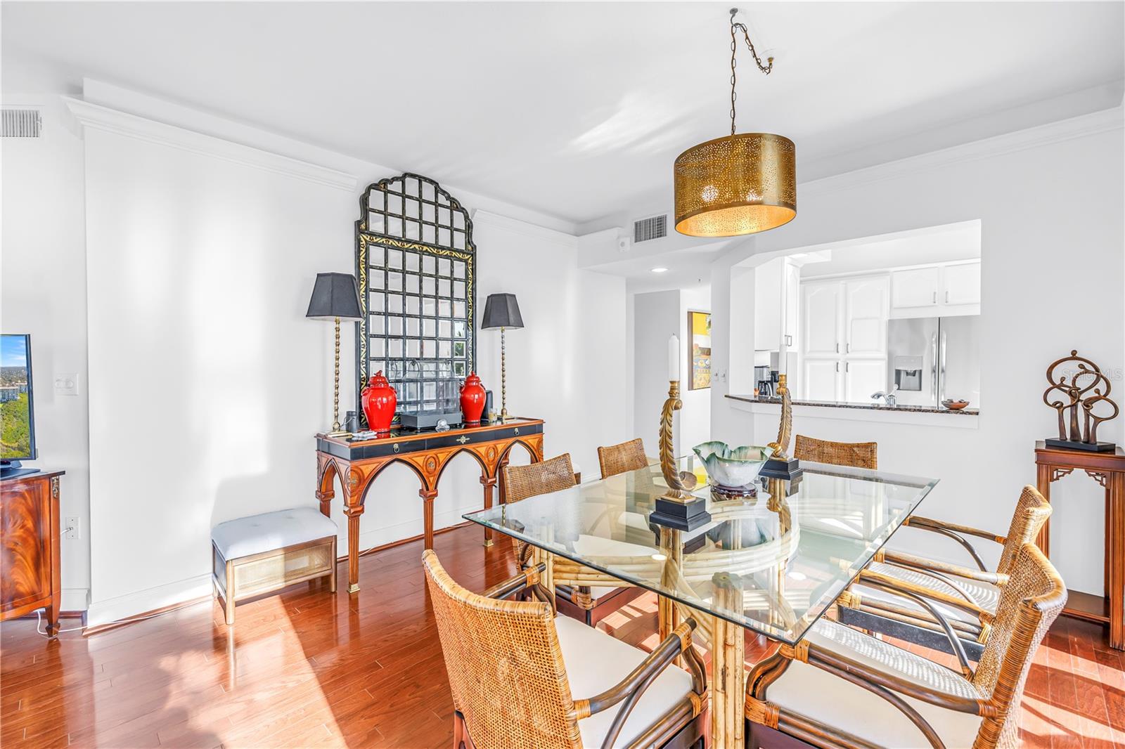 Listing photo id 7 for 4737 Dolphin Cay Lane S 401