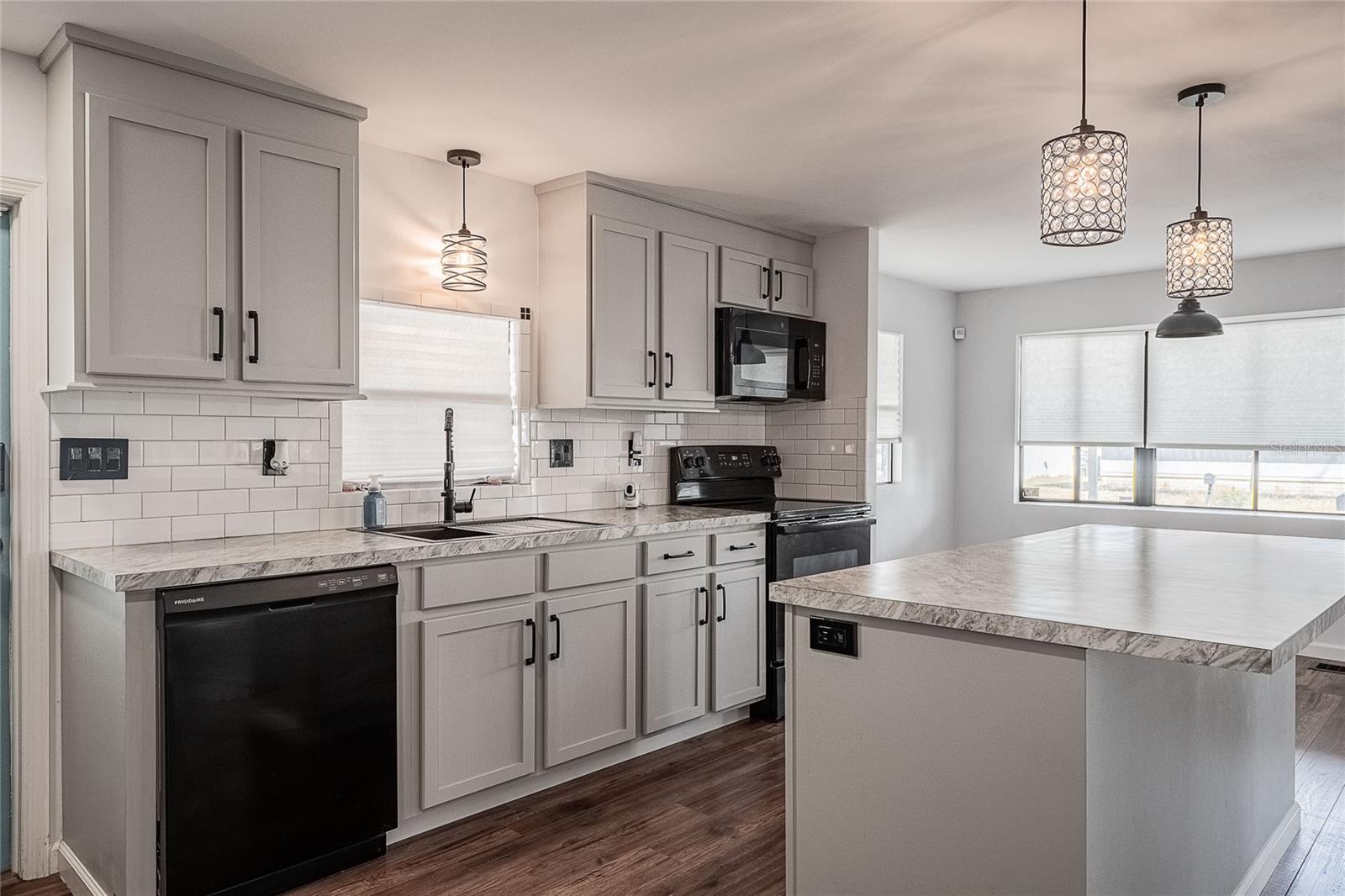 Image 11 of 28 For 511 Lazy Lake Drive W