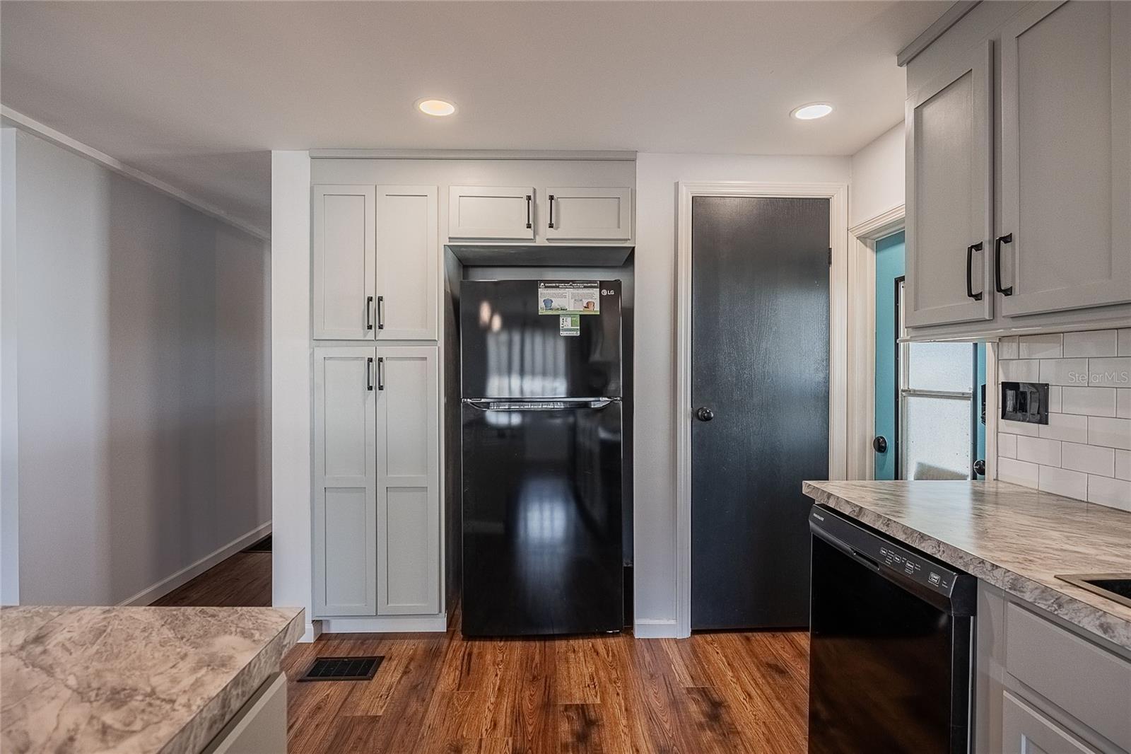 Image 12 of 28 For 511 Lazy Lake Drive W